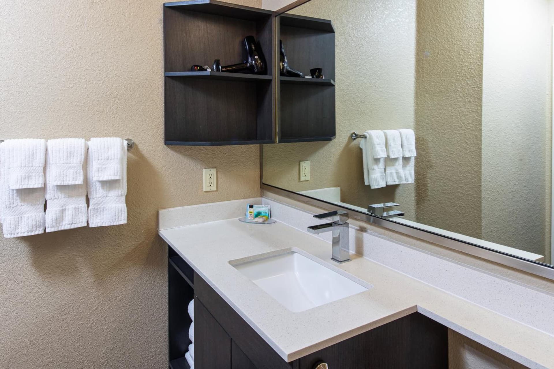 Candlewood Suites Appleton by IHG gallery photo in Appleton, WI — image 11