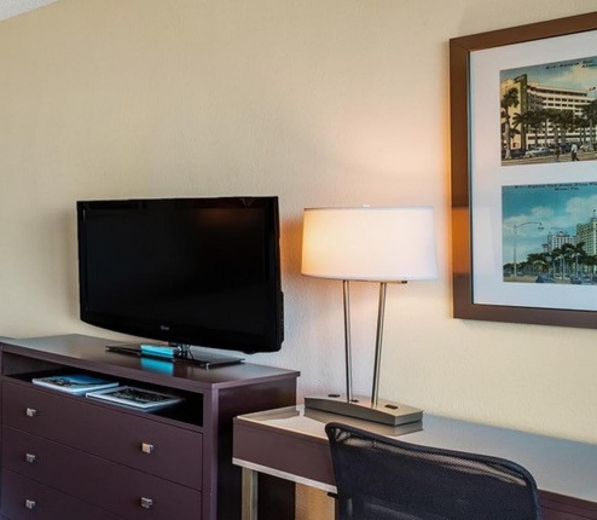 Holiday Inn Hotel Port of Miami-Downtown by IHG interior in Miami, FL — gallery photo 2