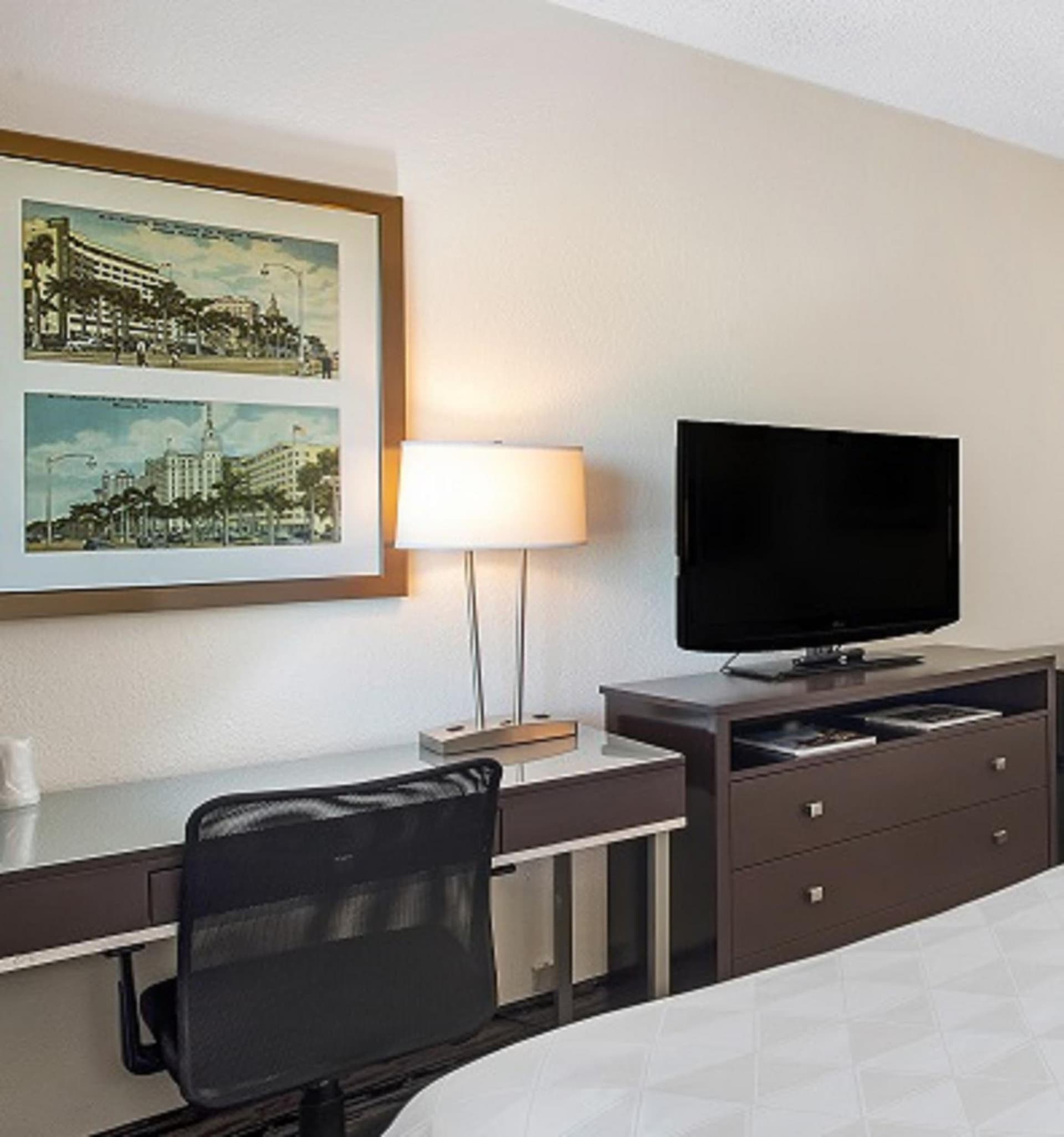 Holiday Inn Hotel Port of Miami-Downtown by IHG property views in Miami, FL — gallery photo 3