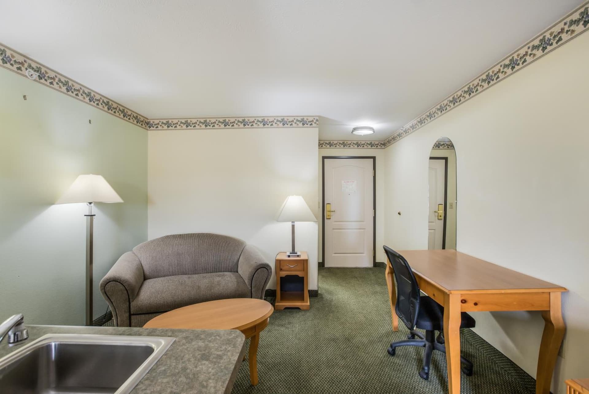 Americas Best Value Inn Three Rivers gallery photo in Three Rivers, MI — image 5