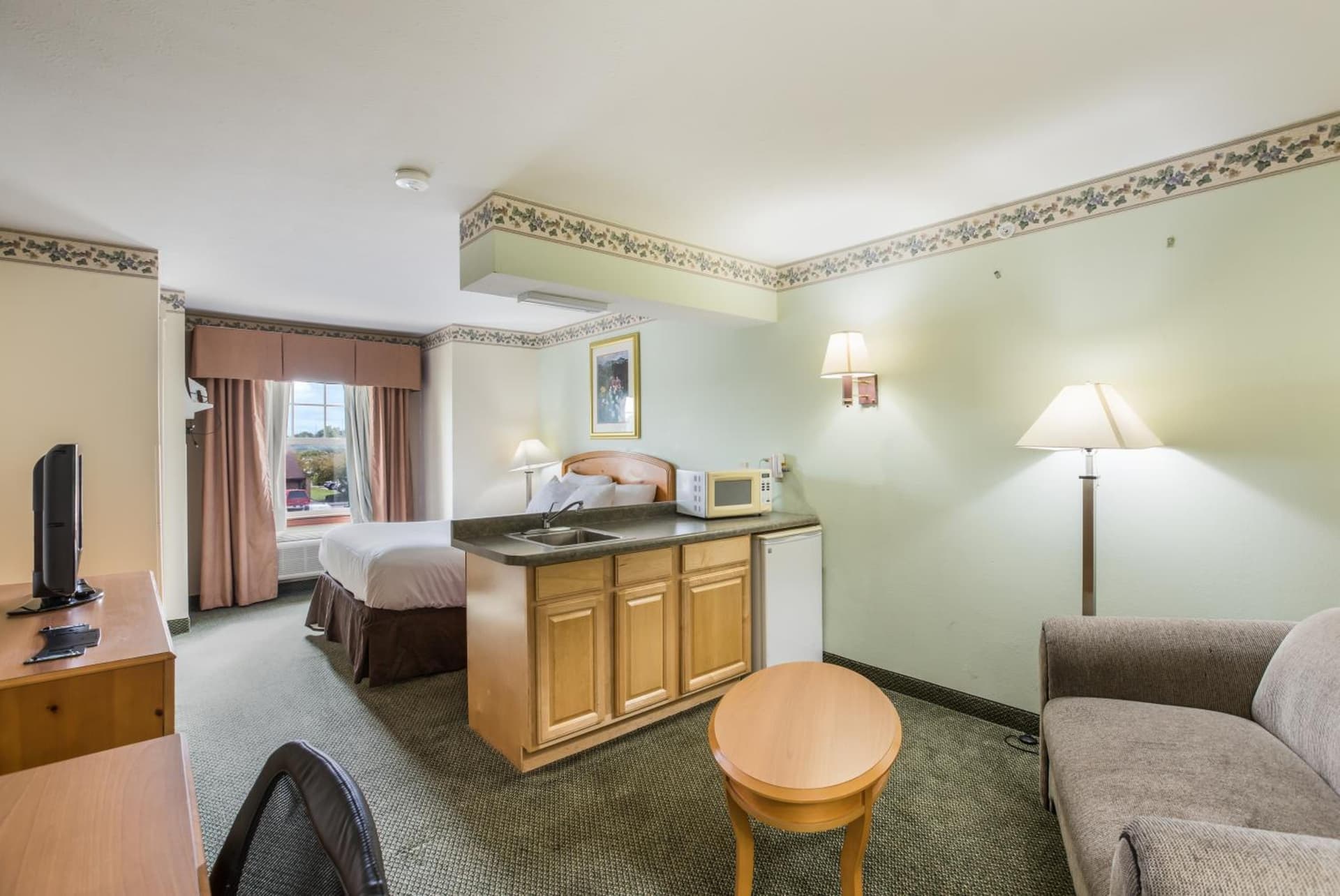 Americas Best Value Inn Three Rivers interior in Three Rivers, MI — gallery photo 2