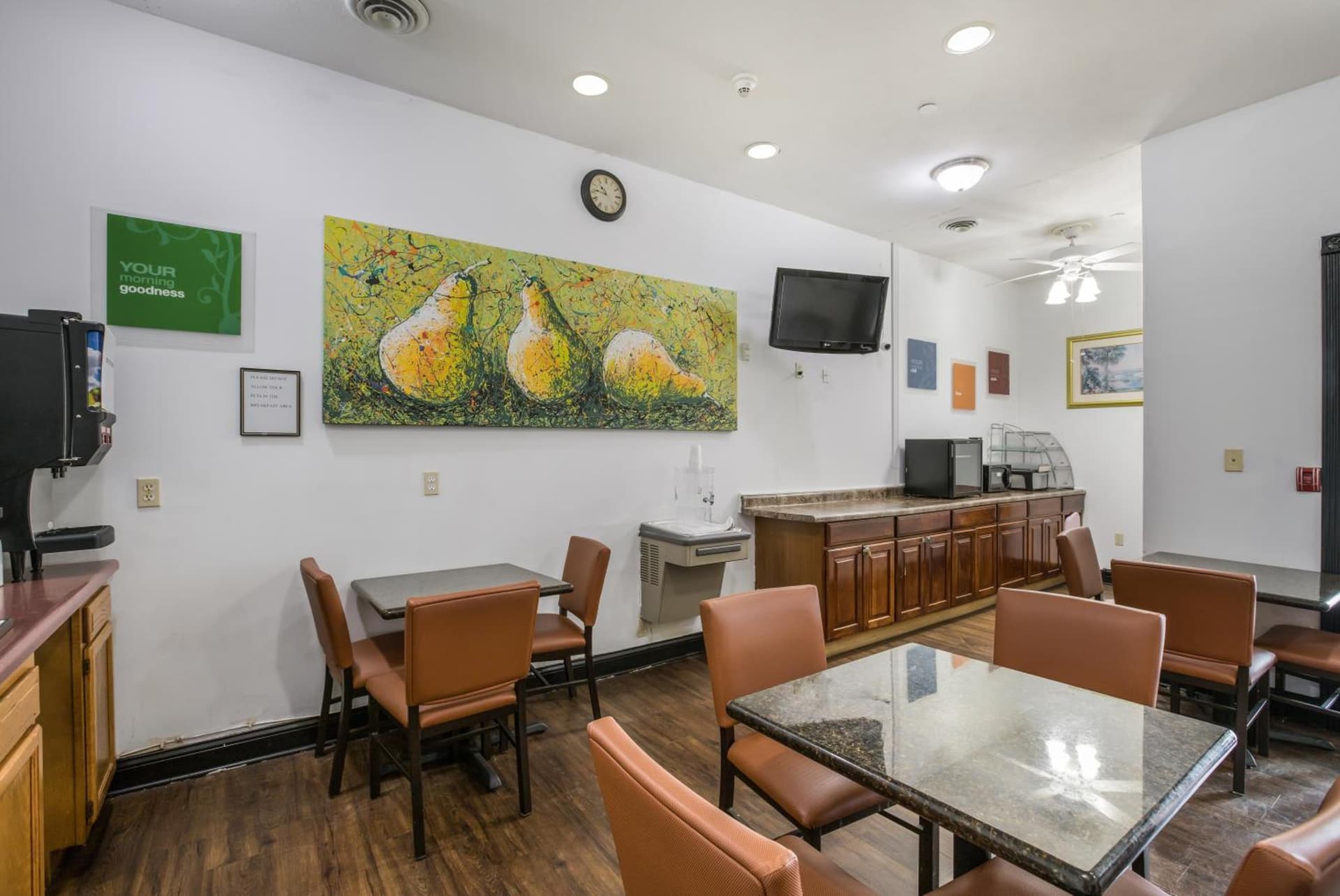 Americas Best Value Inn Three Rivers gallery photo in Three Rivers, MI — image 36