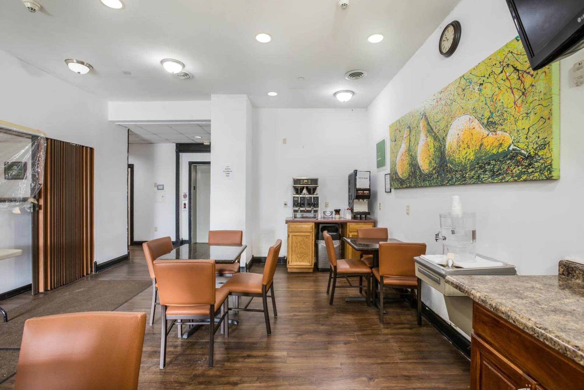Americas Best Value Inn Three Rivers gallery photo in Three Rivers, MI — image 10