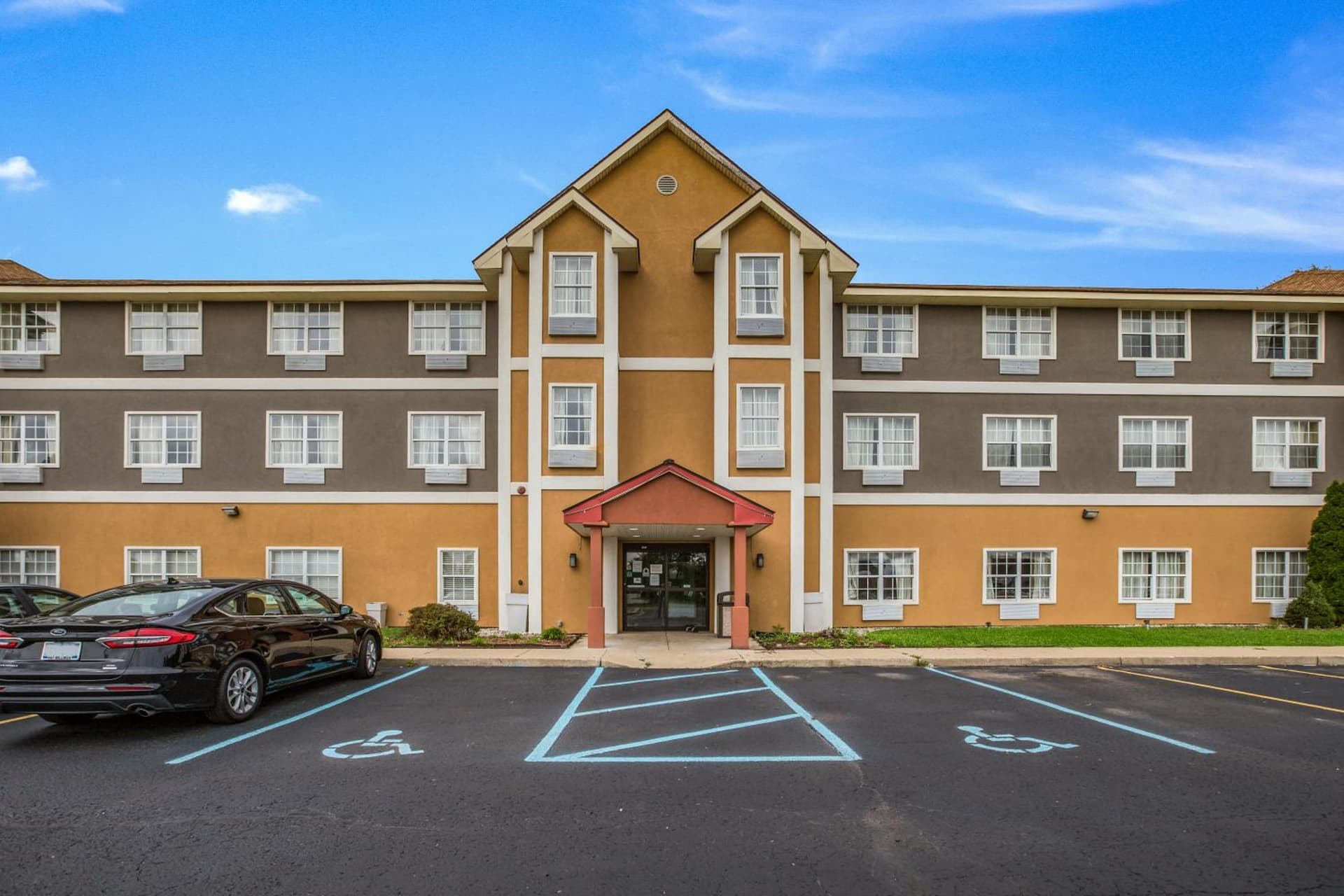 Americas Best Value Inn Three Rivers gallery photo in Three Rivers, MI — image 37