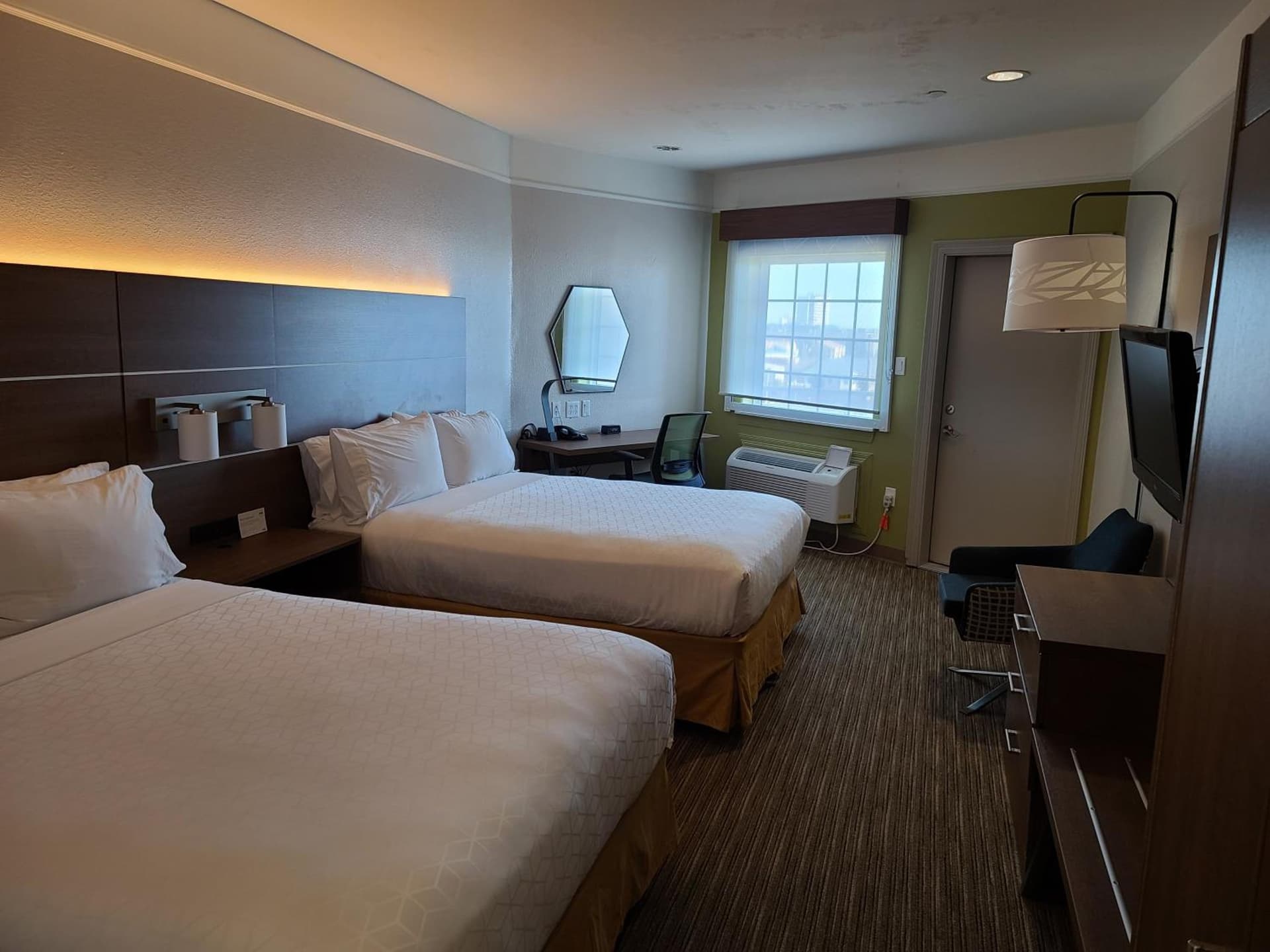 Holiday Inn Express & Suites Galveston West-Seawall gallery photo in Galveston, TX — image 17