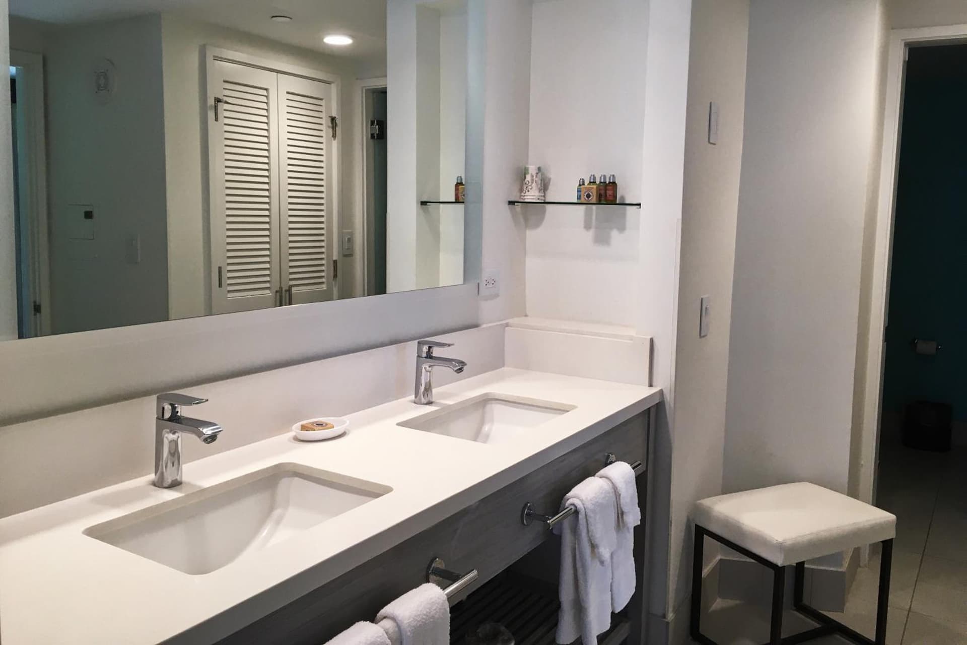Kaimana Beach Hotel gallery photo in Honolulu, HI — image 4