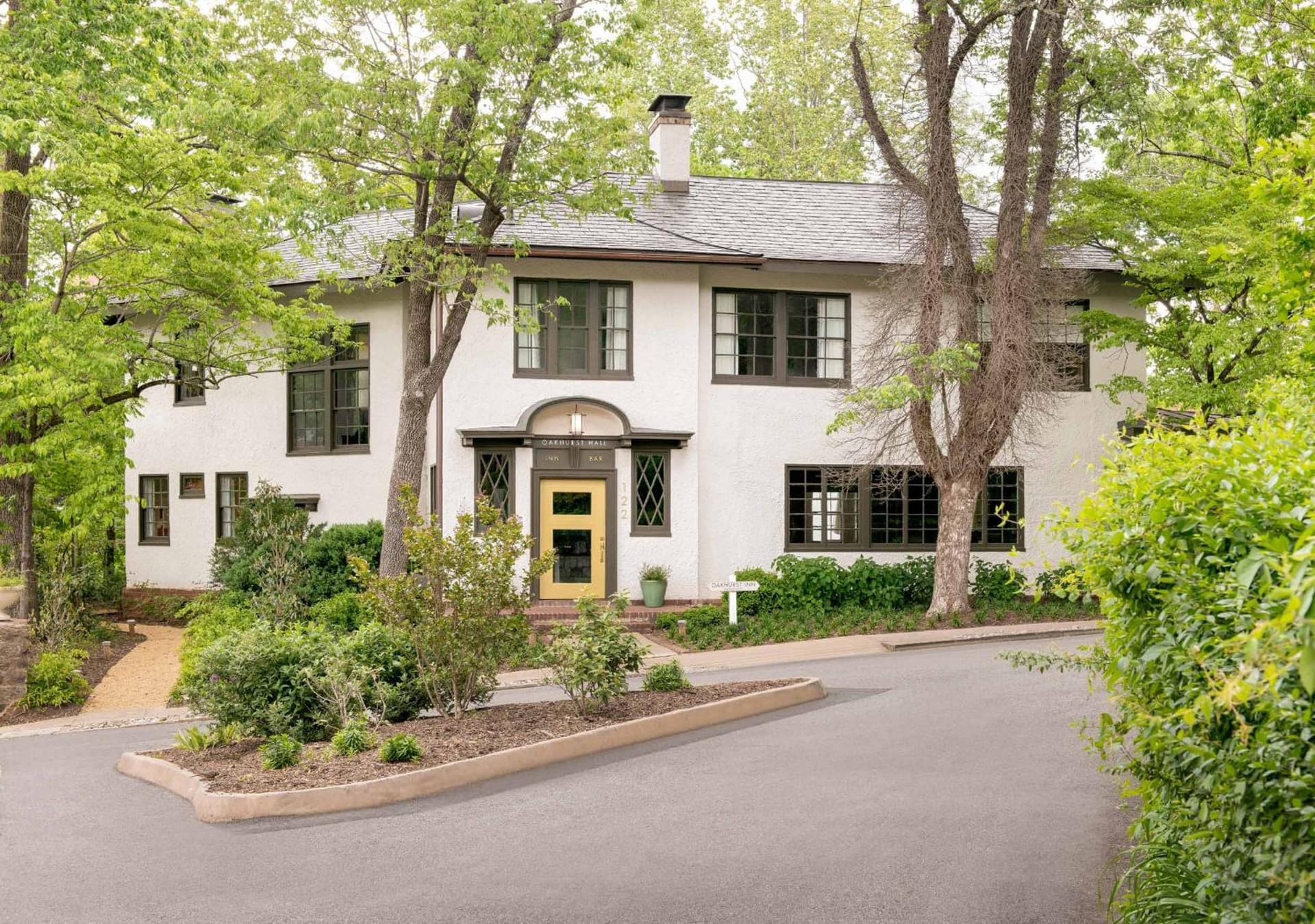 Oakhurst Inn at the University featured exterior or lobby in Charlottesville, VA — similar hotel