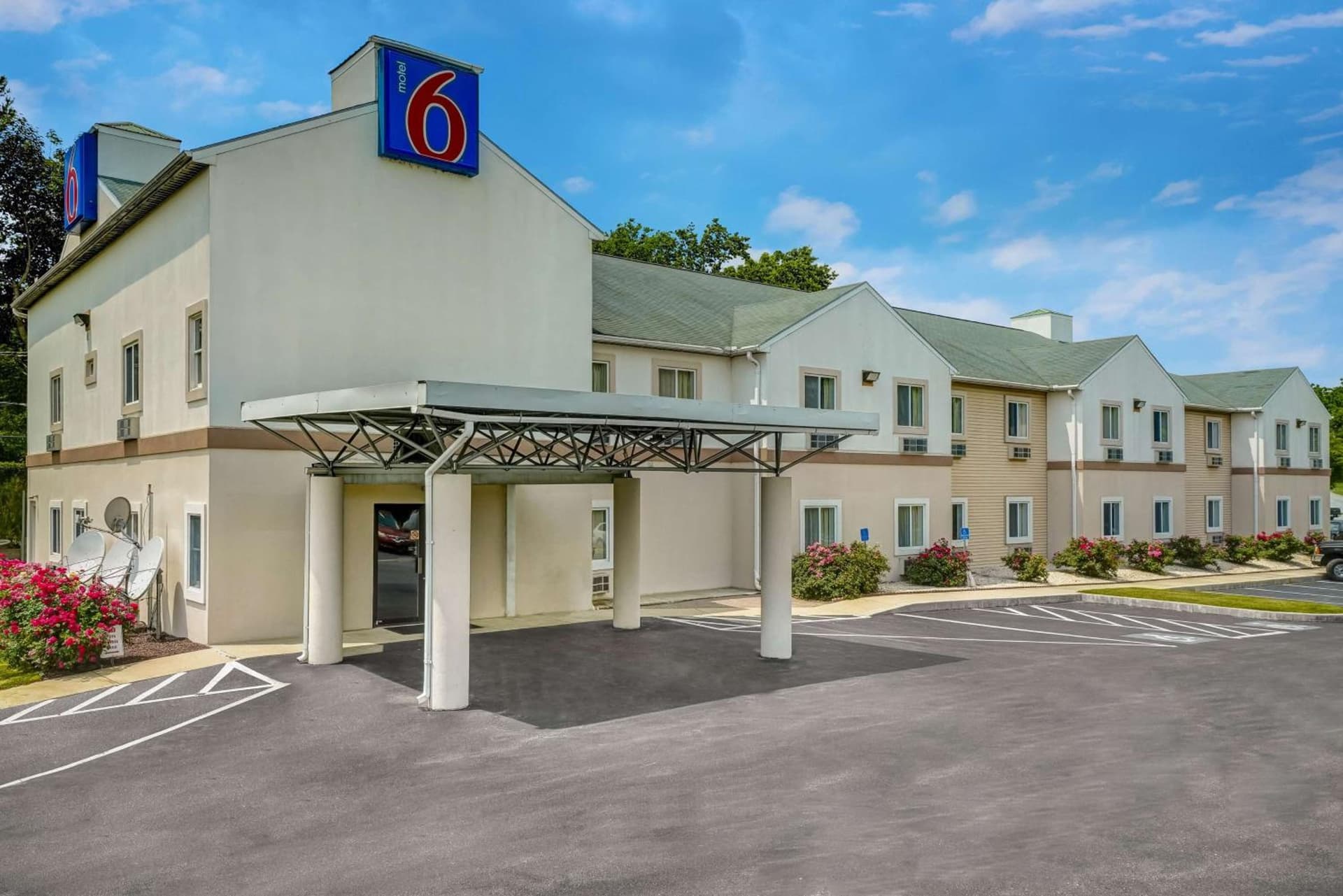 Motel 6-Gordonville, PA - Lancaster PA featured exterior or lobby in Gordonville, PA — similar hotel