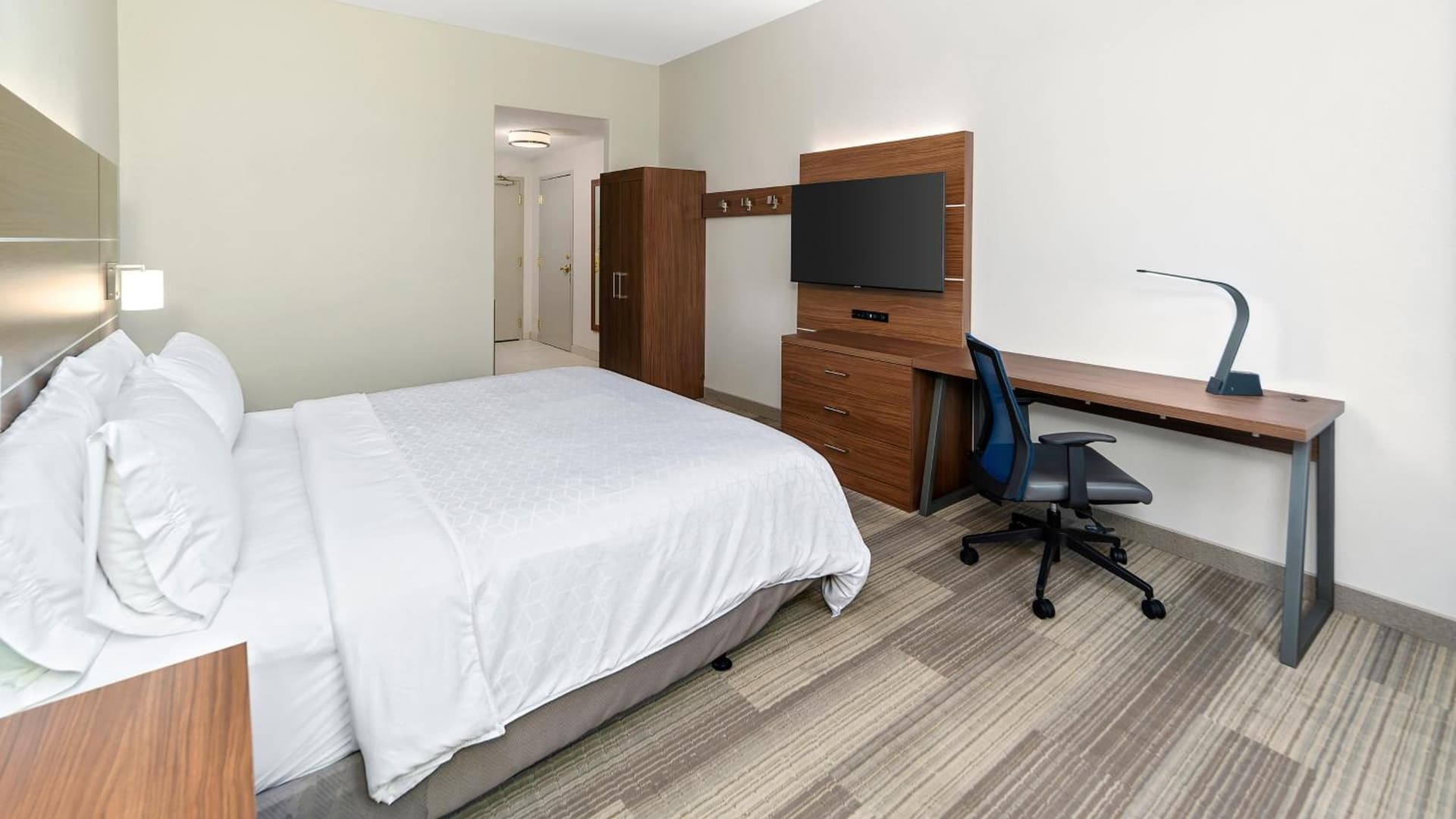 Holiday Inn Express & Suites Dinuba West by IHG property views in Dinuba, CA — gallery photo 3