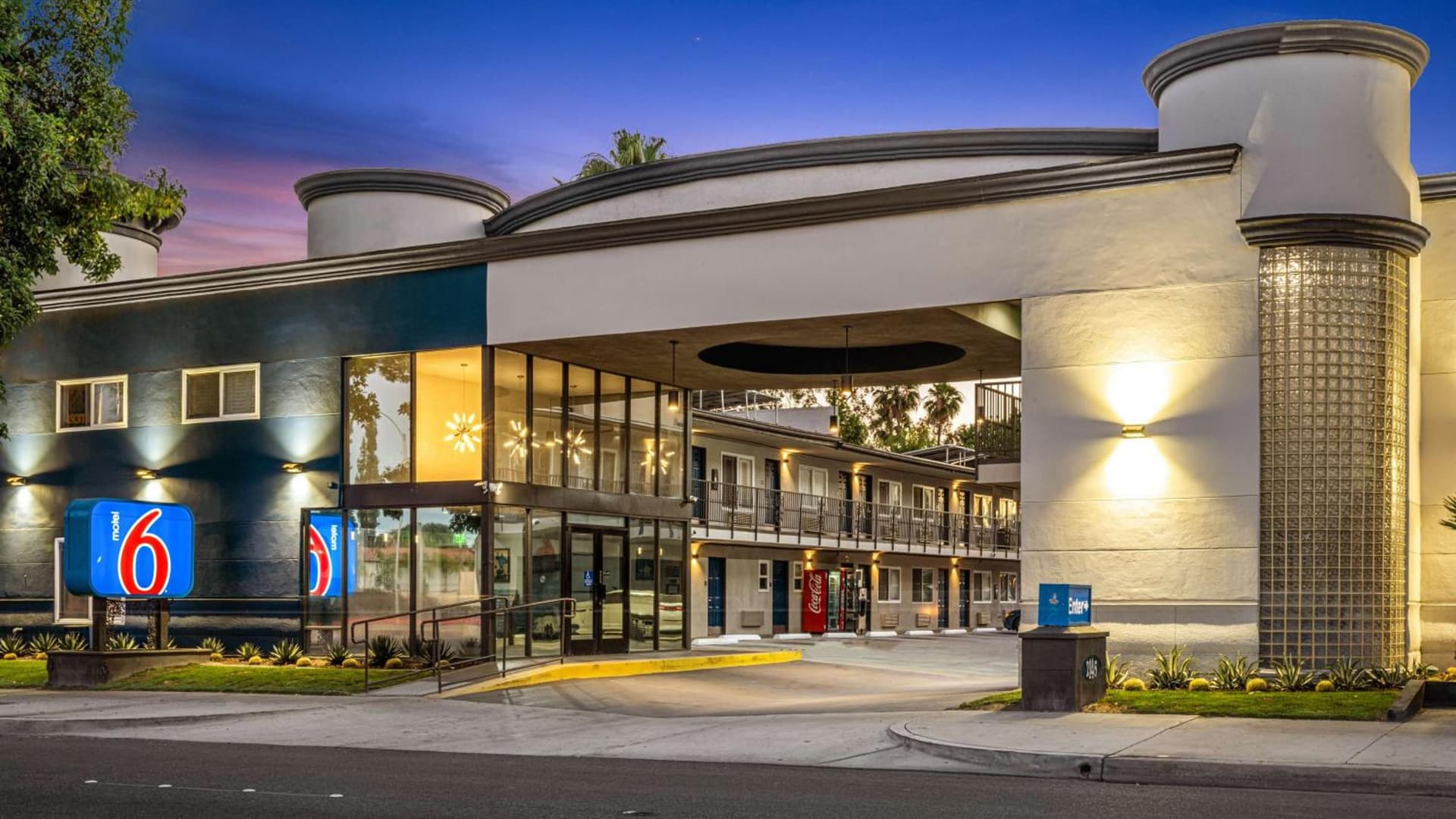 Motel 6-Anaheim, CA - Convention Center interior in Anaheim, CA — gallery photo 2