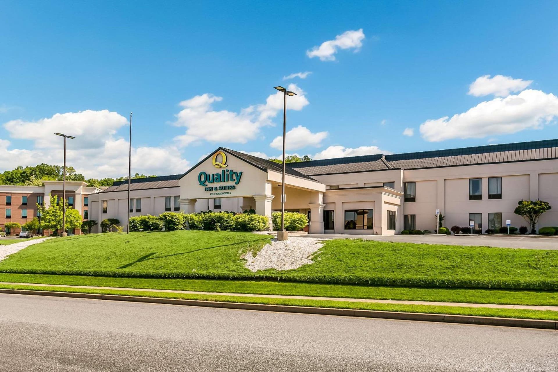 Quality Inn & Suites Bel Air I-95 Exit 77A interior in Bel Air, MD — gallery photo 2