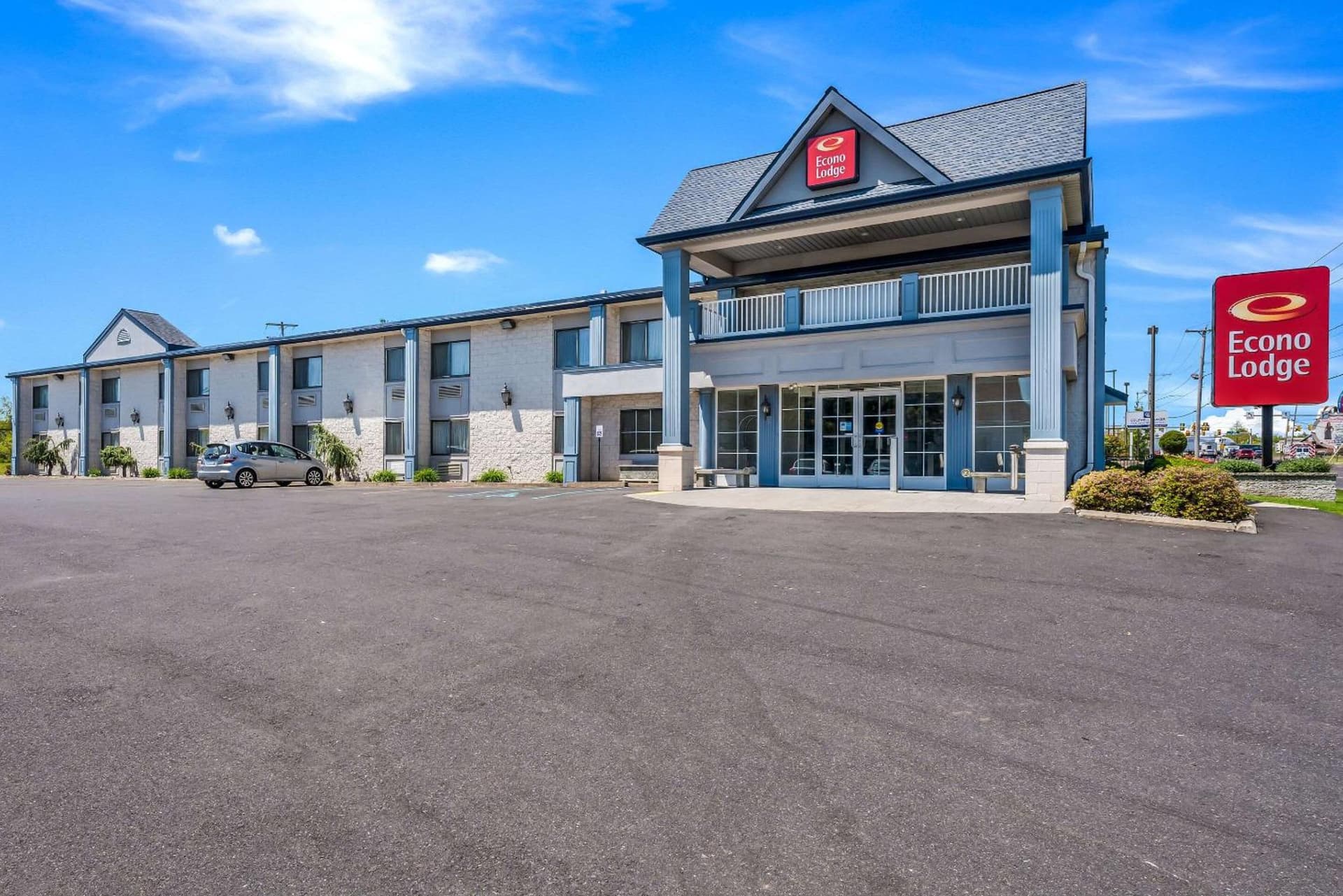 Econo Lodge Quakertown interior in Quakertown, PA — gallery photo 2