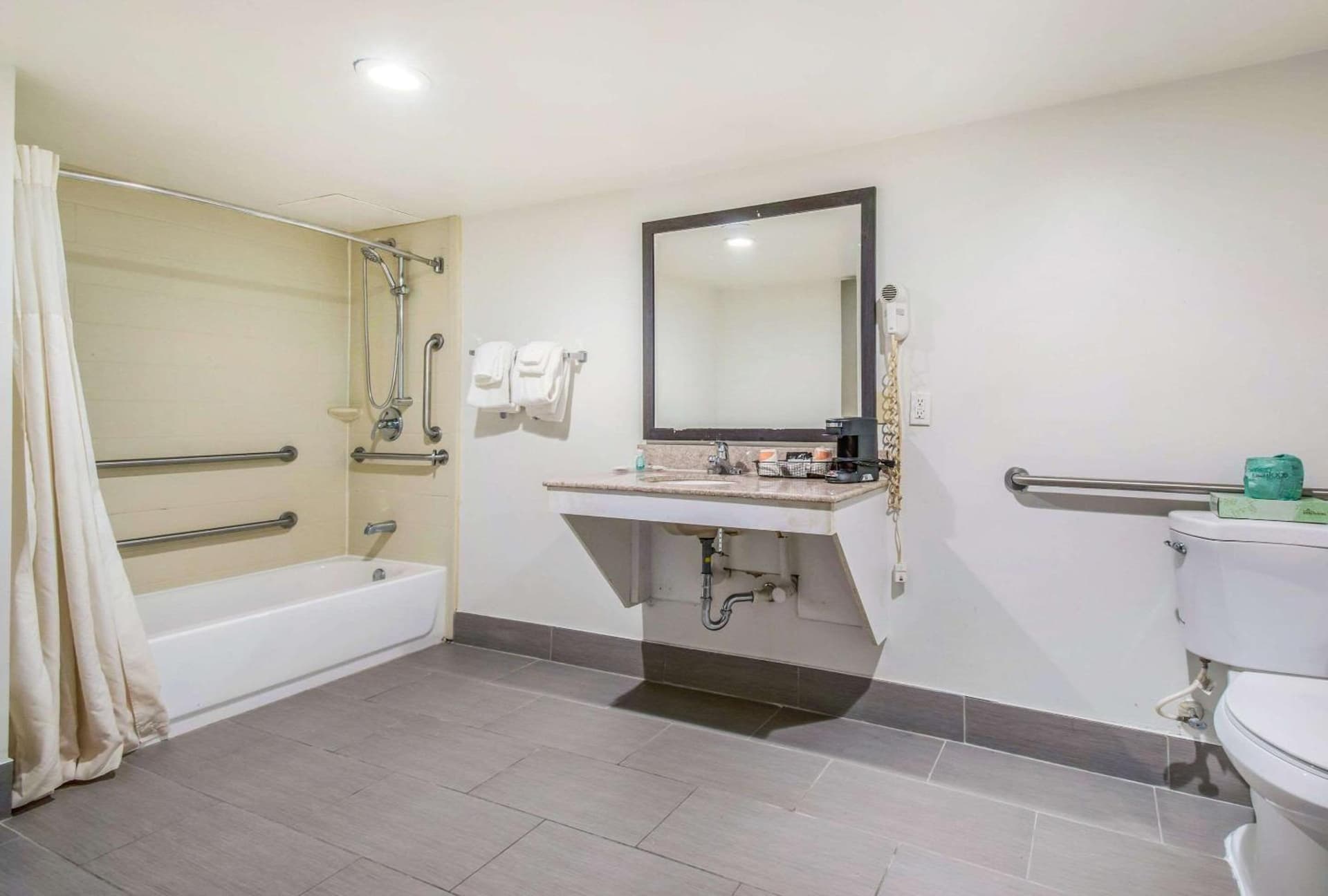 Quality Inn & Suites York East gallery photo in York, PA — image 24
