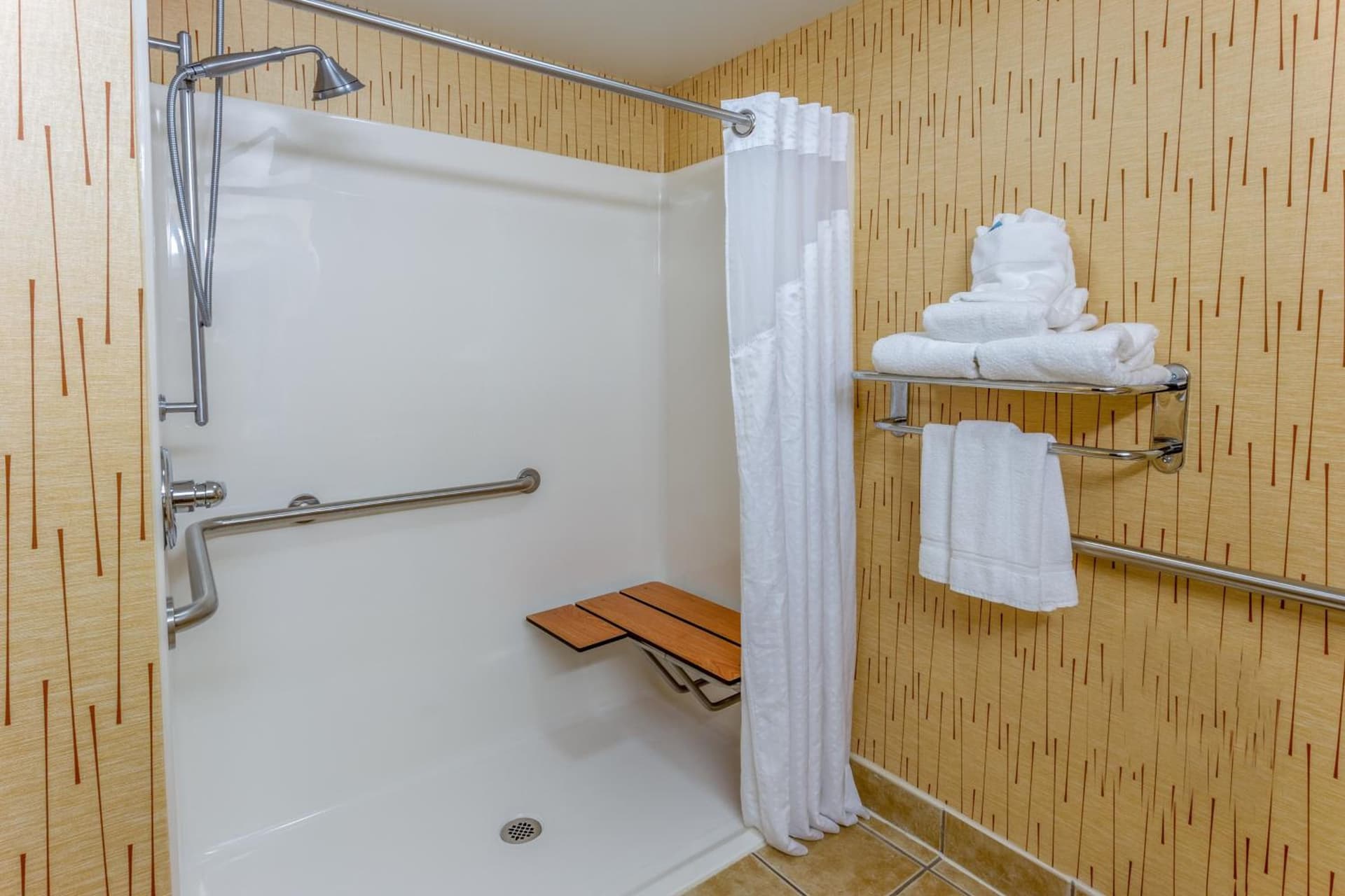 Holiday Inn Express Hotel & Suites Bowling Green by IHG gallery photo in Bowling Green, OH — image 37
