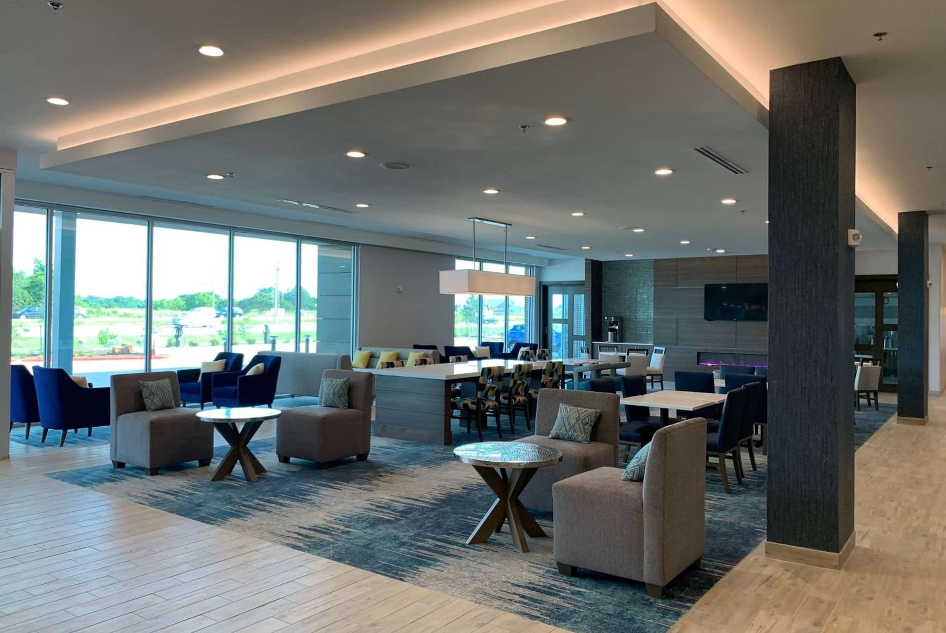 La Quinta Inn & Suites by Wyndham Round Rock near Kalahari gallery photo in Round Rock, TX — image 30