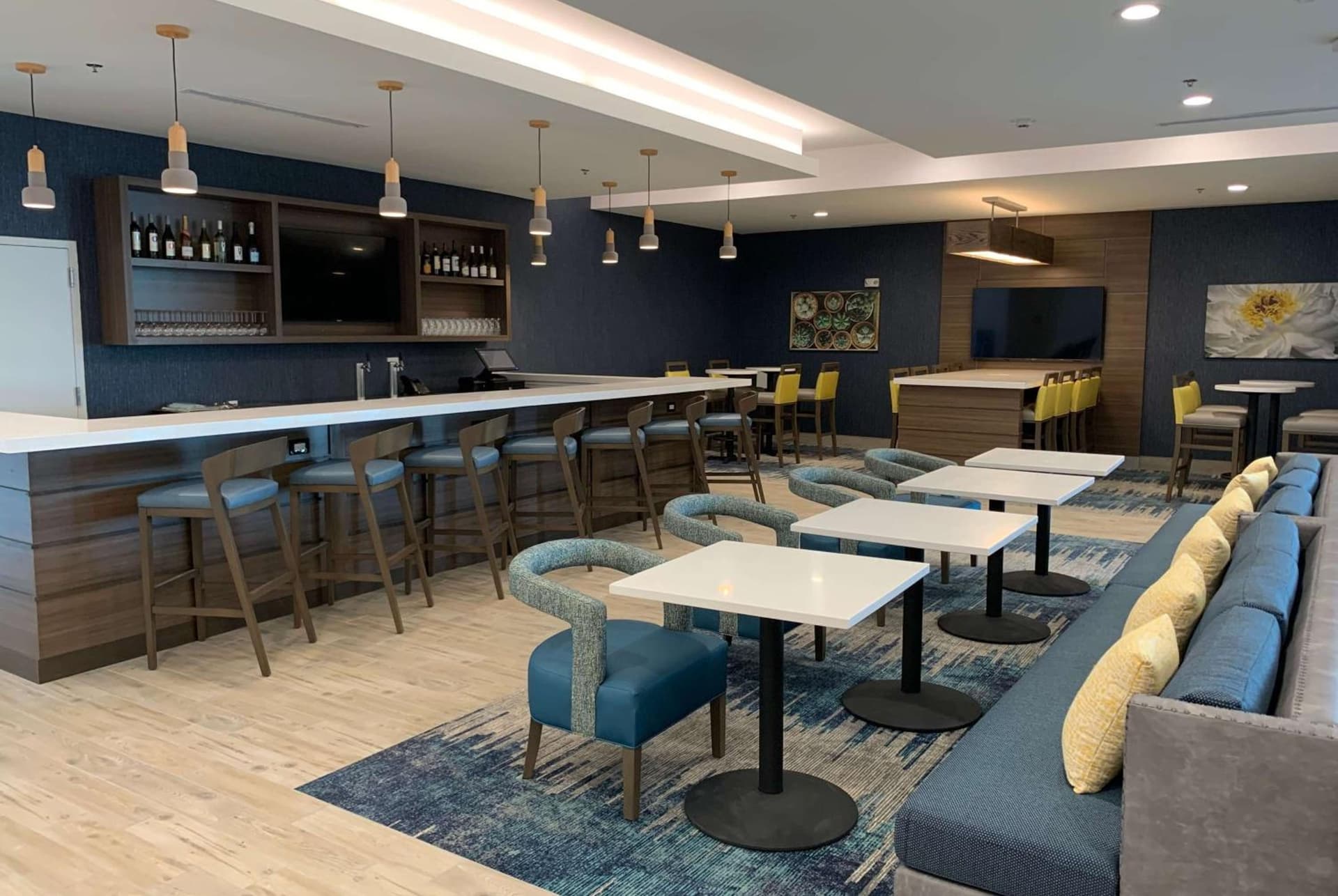 La Quinta Inn & Suites by Wyndham Round Rock near Kalahari gallery photo in Round Rock, TX — image 17
