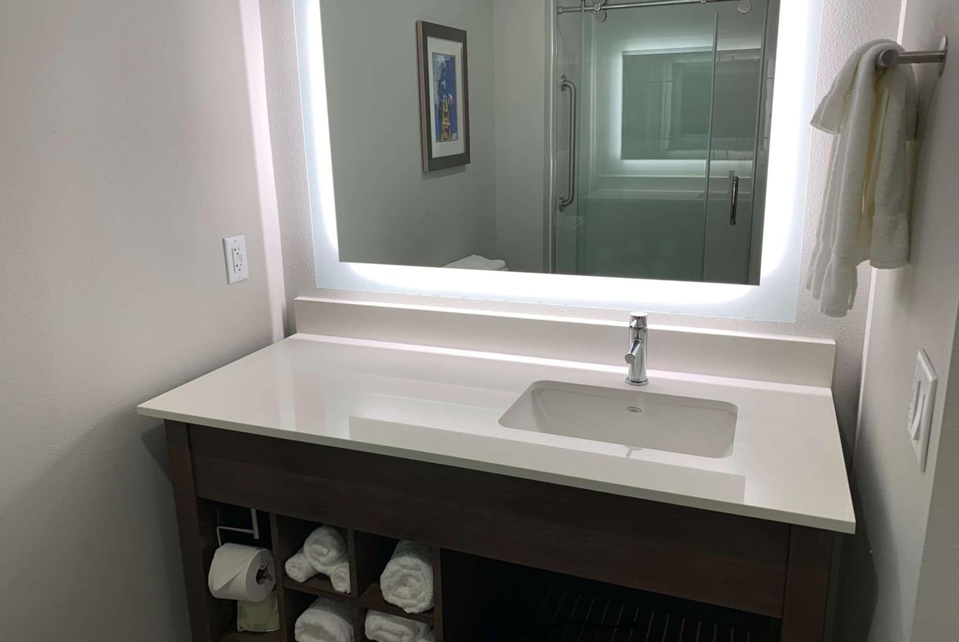 La Quinta Inn & Suites by Wyndham Round Rock near Kalahari gallery photo in Round Rock, TX — image 13