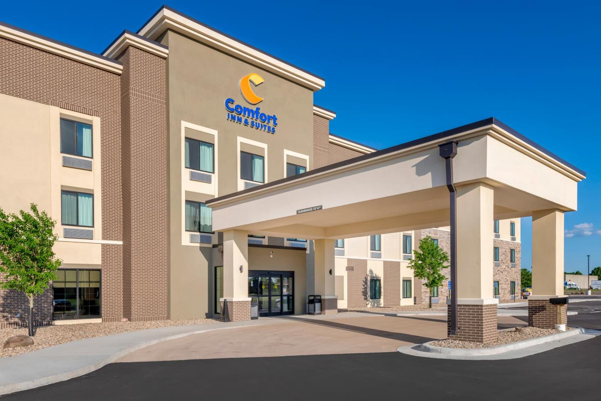 Comfort Inn & Suites North Mankato property views in Mankato, MN — gallery photo 3