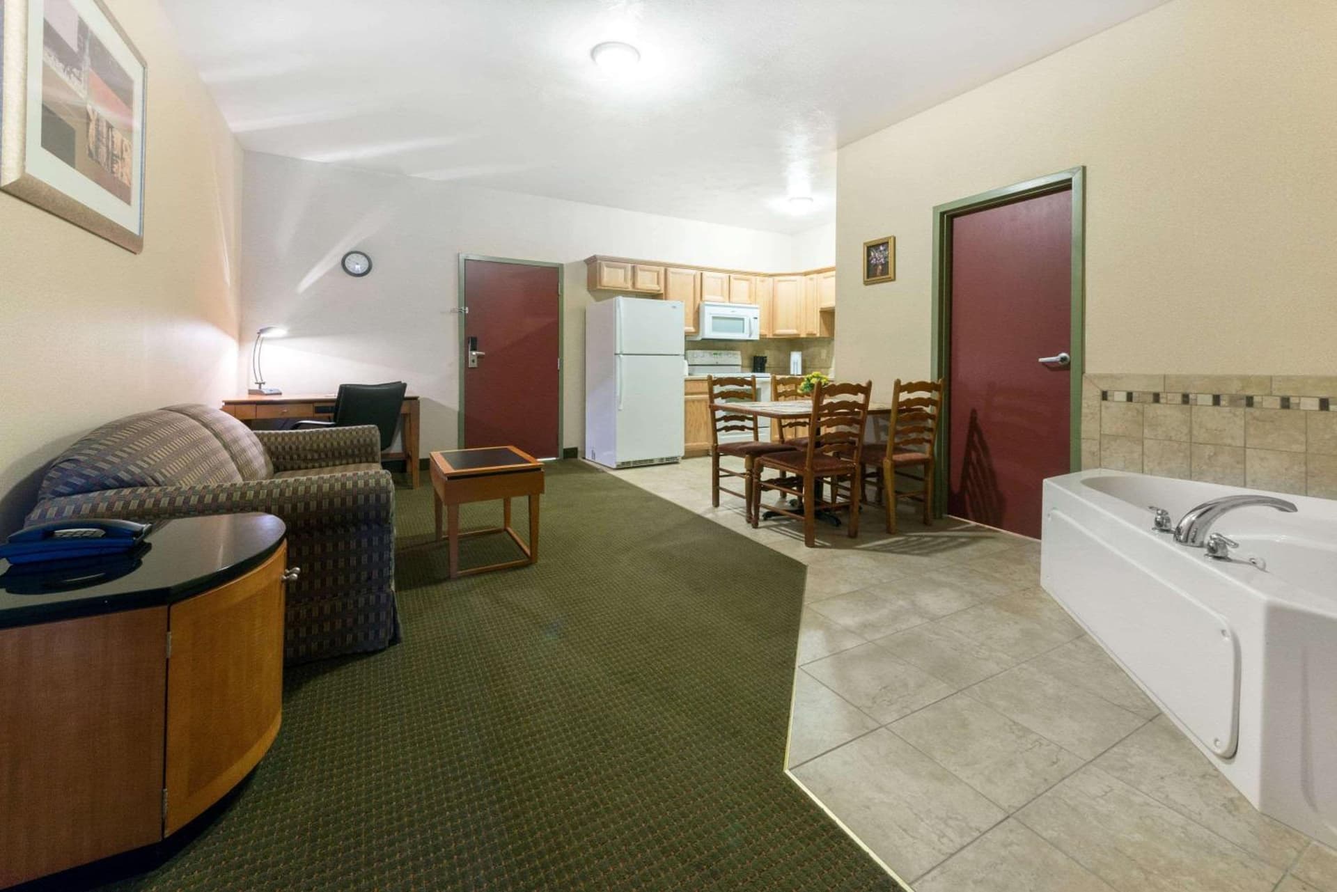 Days Inn by Wyndham Luray Shenandoah gallery photo in Luray, VA — image 20