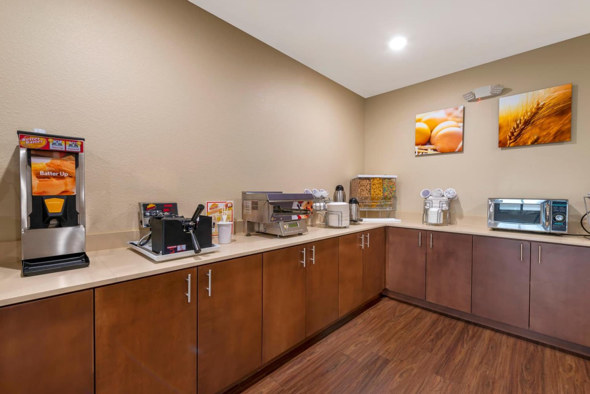 Comfort Inn & Suites North Mankato interior in Mankato, MN — gallery photo 2