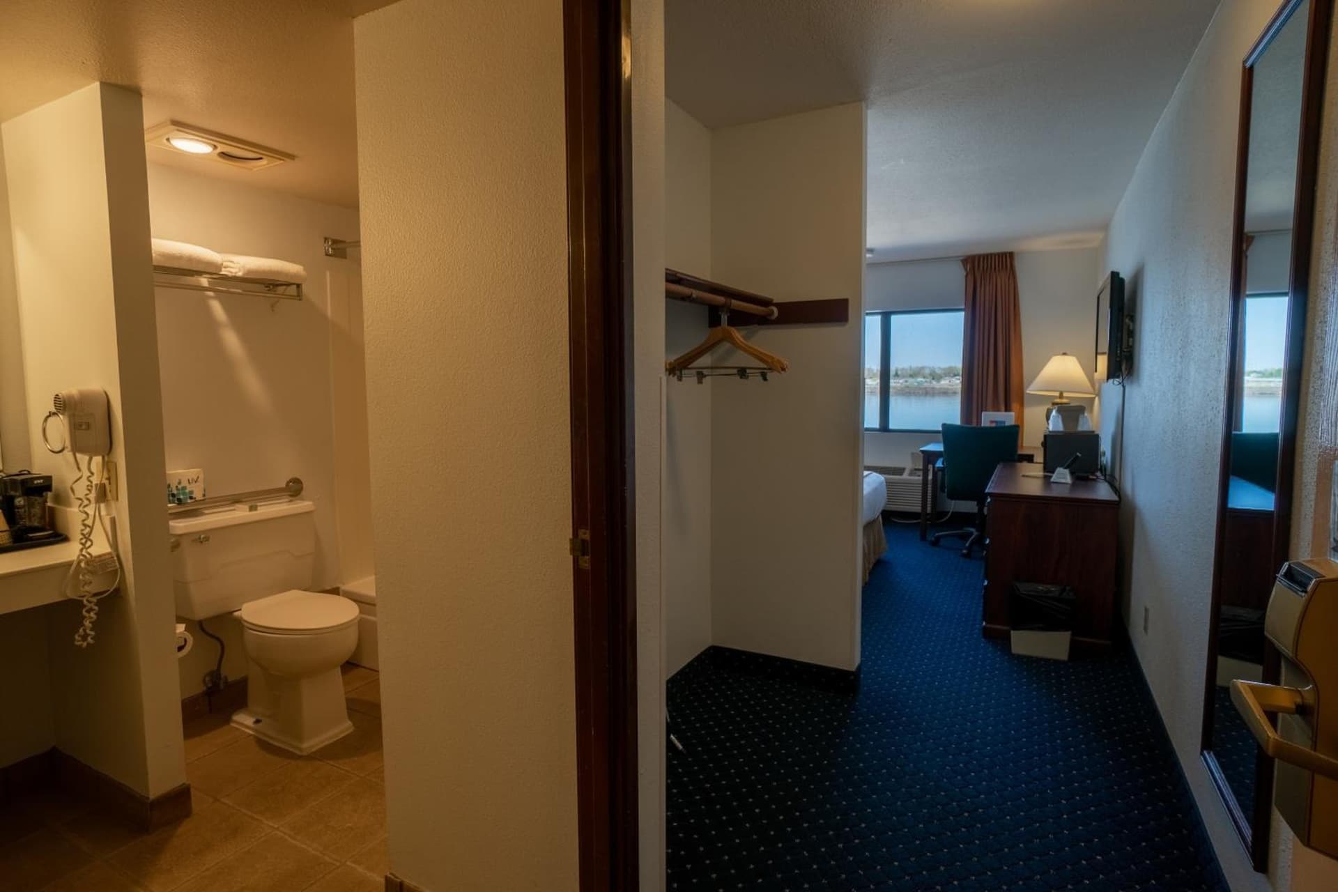 Clover Island Inn gallery photo in Kennewick, WA — image 37