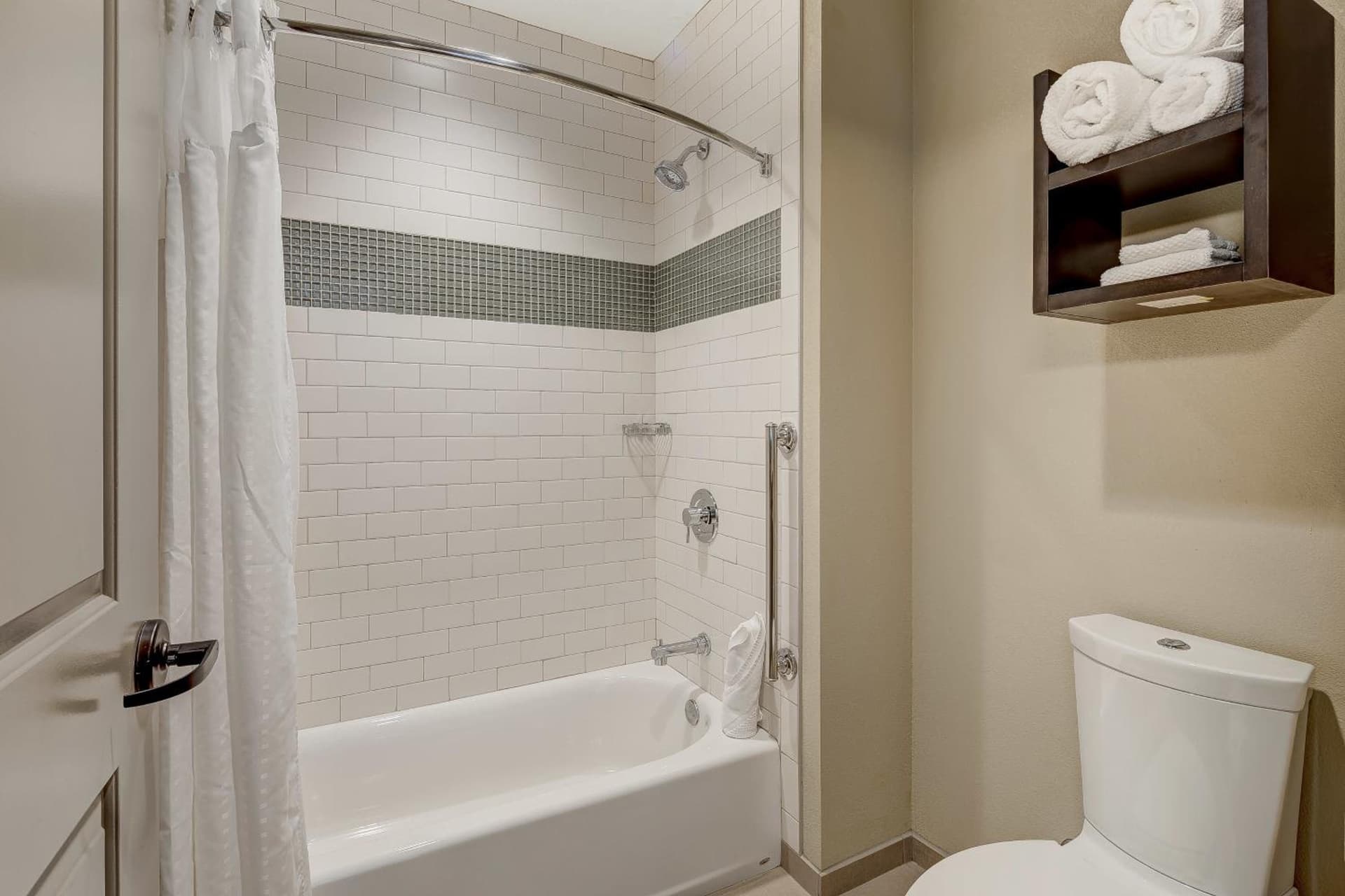 Staybridge Suites Baltimore - Inner Harbor by IHG gallery photo in Baltimore, MD — image 8