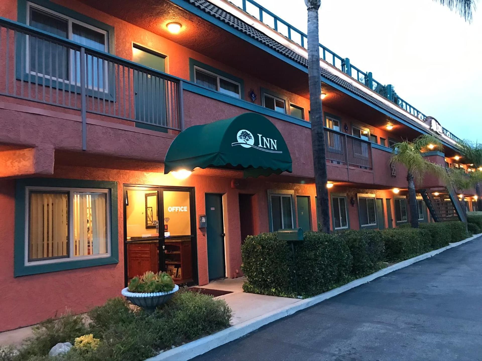 Oakridge Inn property views in Oak View, CA — gallery photo 3