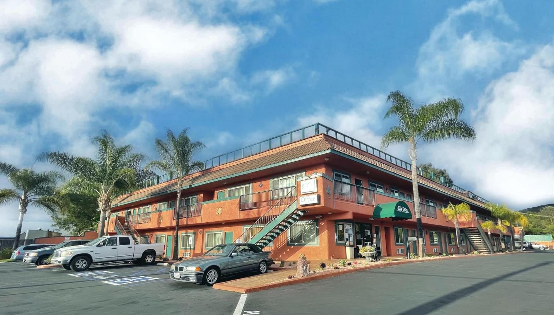Oakridge Inn featured exterior or lobby in Oak View, CA — similar hotel