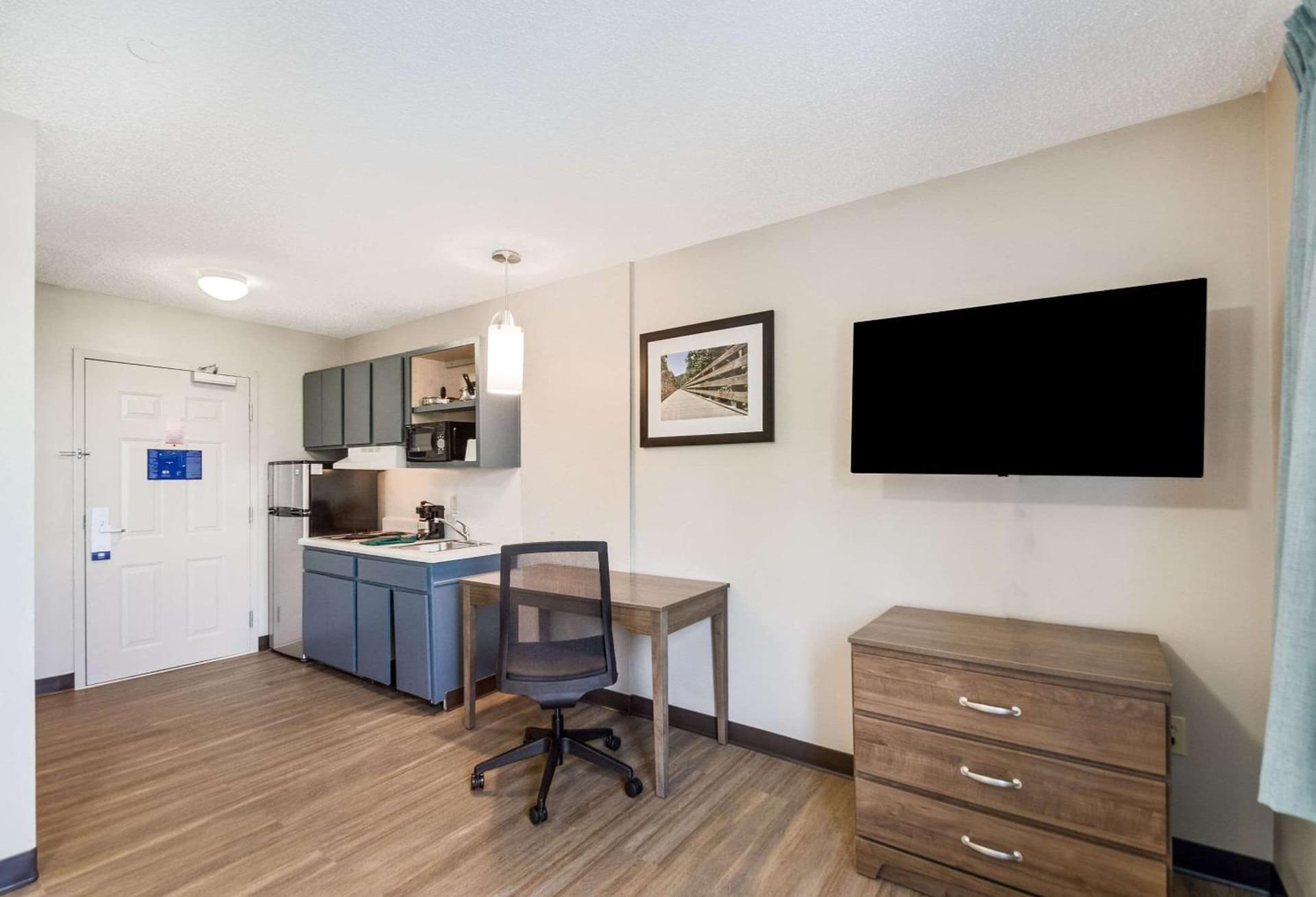 Suburban Studios Sterling - Washington Dulles property views in Sterling, VA — gallery photo 3