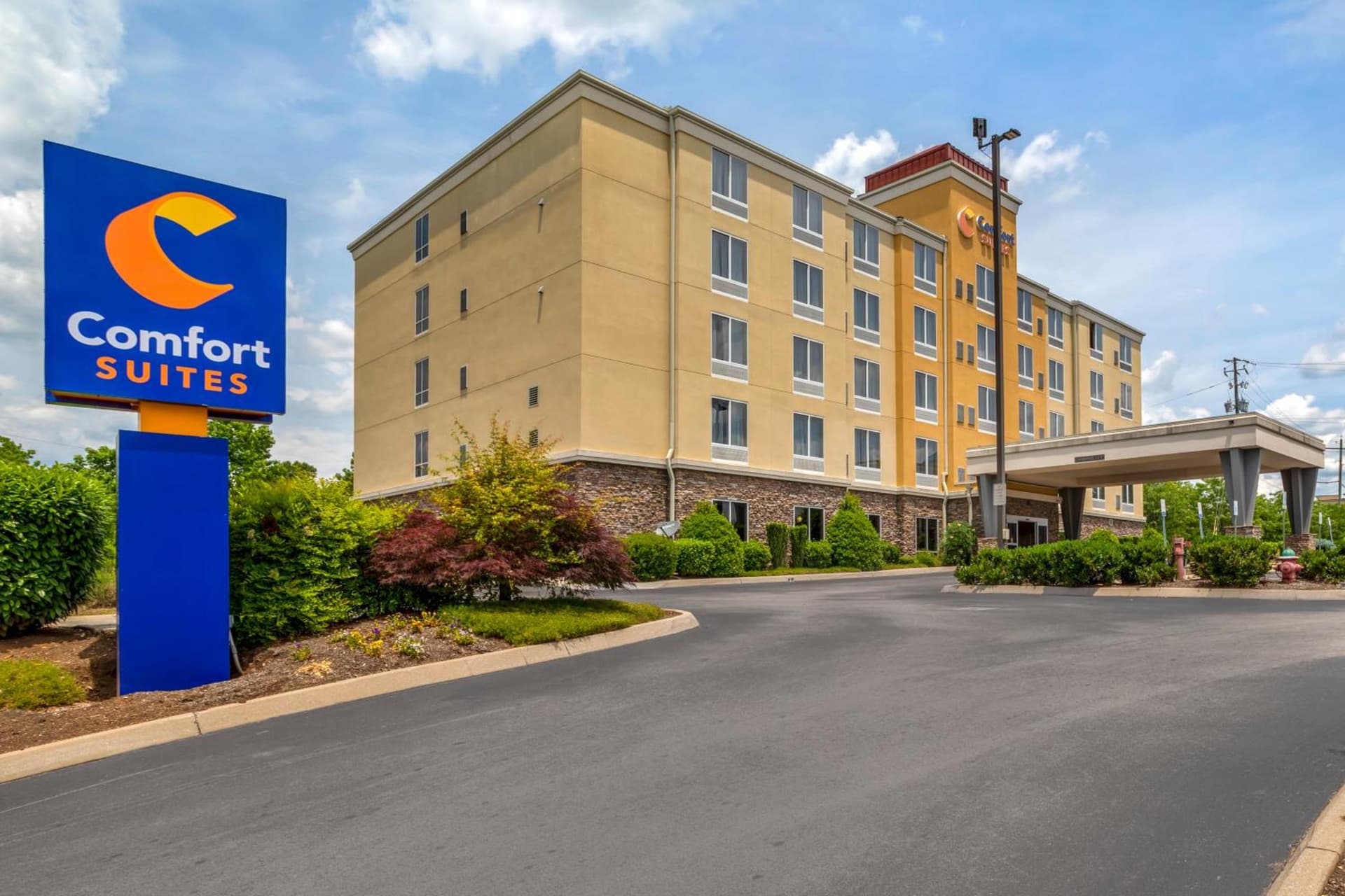 Comfort Suites Knoxville North featured exterior or lobby in Knoxville, TN — similar hotel