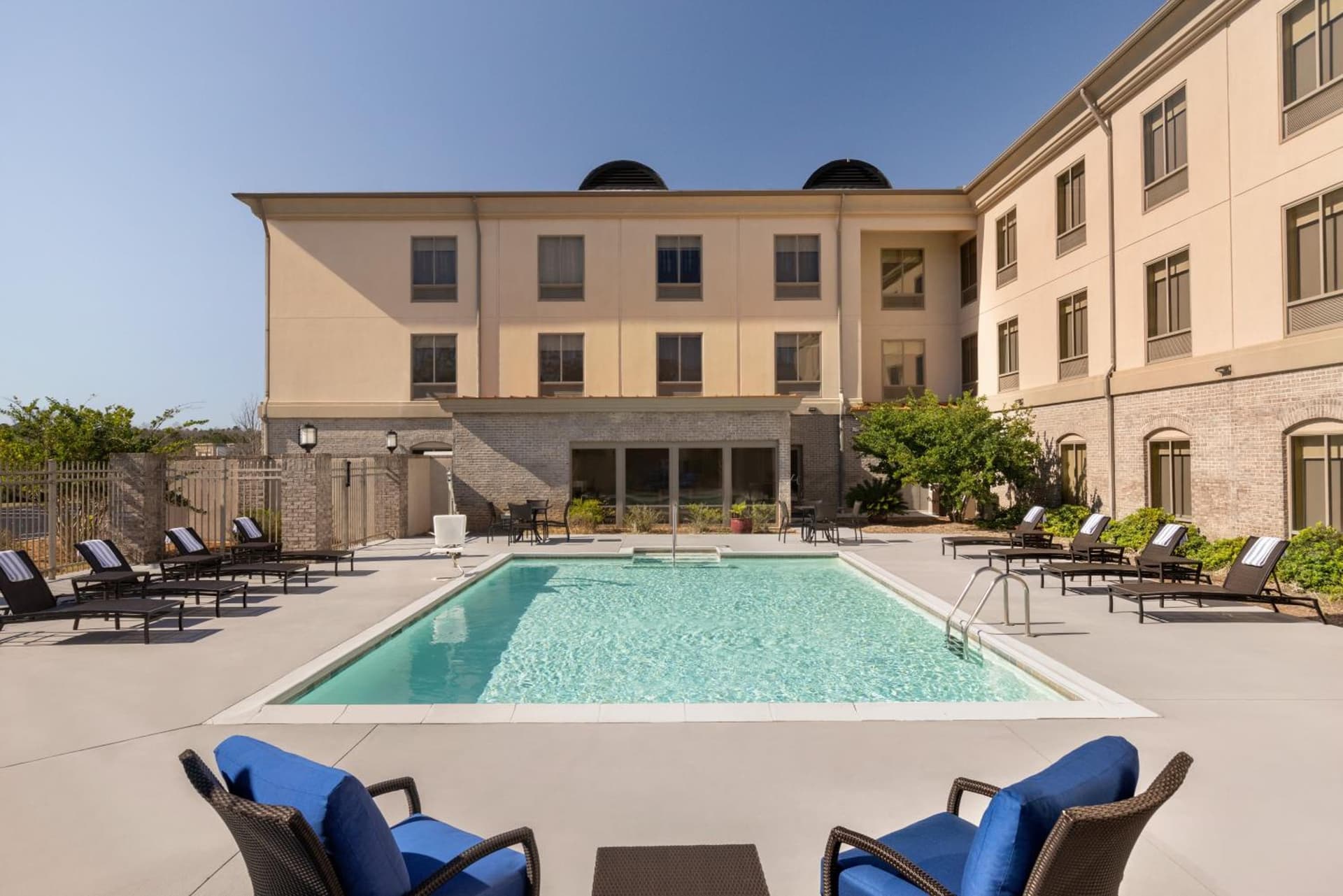 Holiday Inn Express Hotel & Suites Opelika Auburn by IHG gallery photo in Opelika, AL — image 86