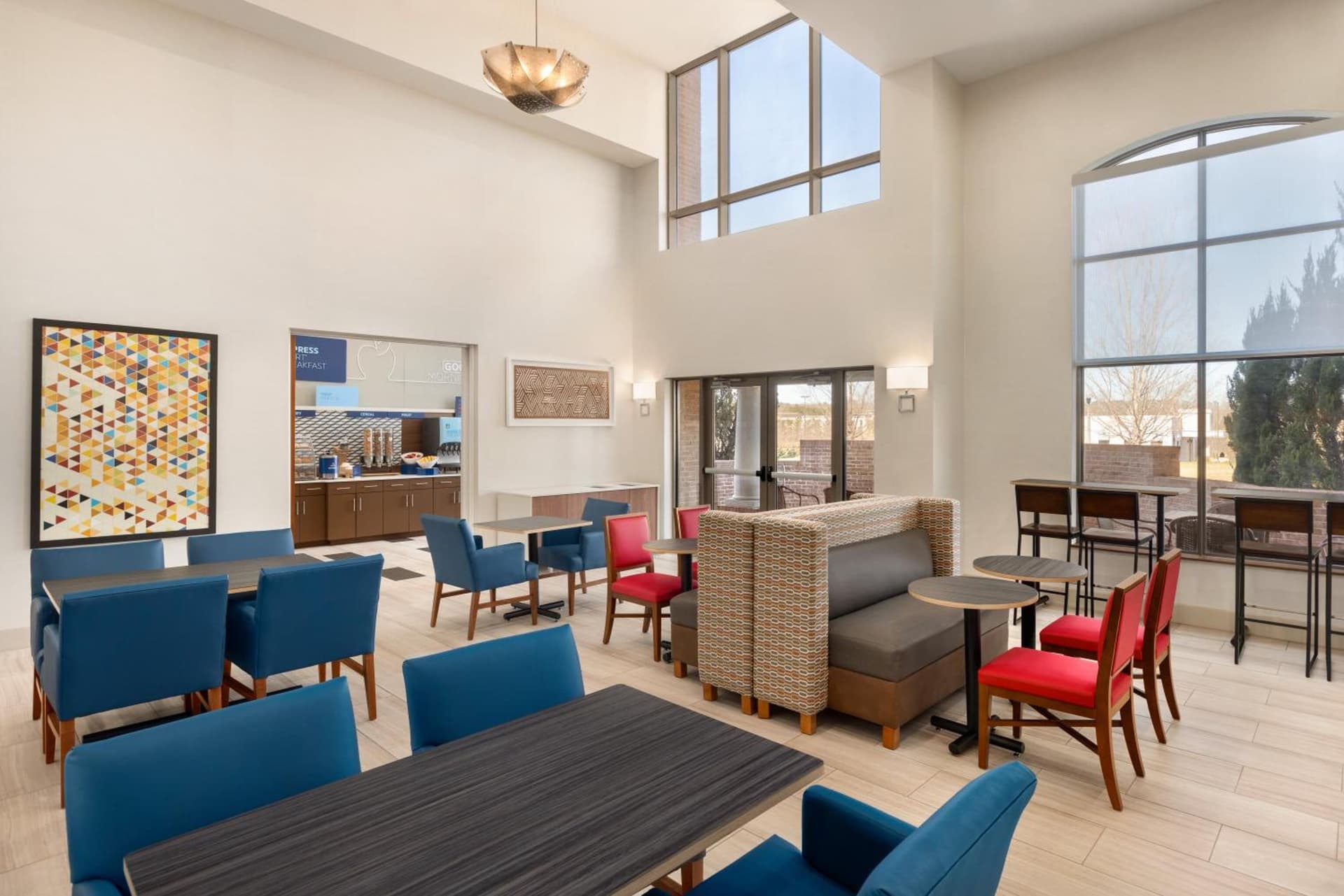 Holiday Inn Express Hotel & Suites Opelika Auburn by IHG gallery photo in Opelika, AL — image 98