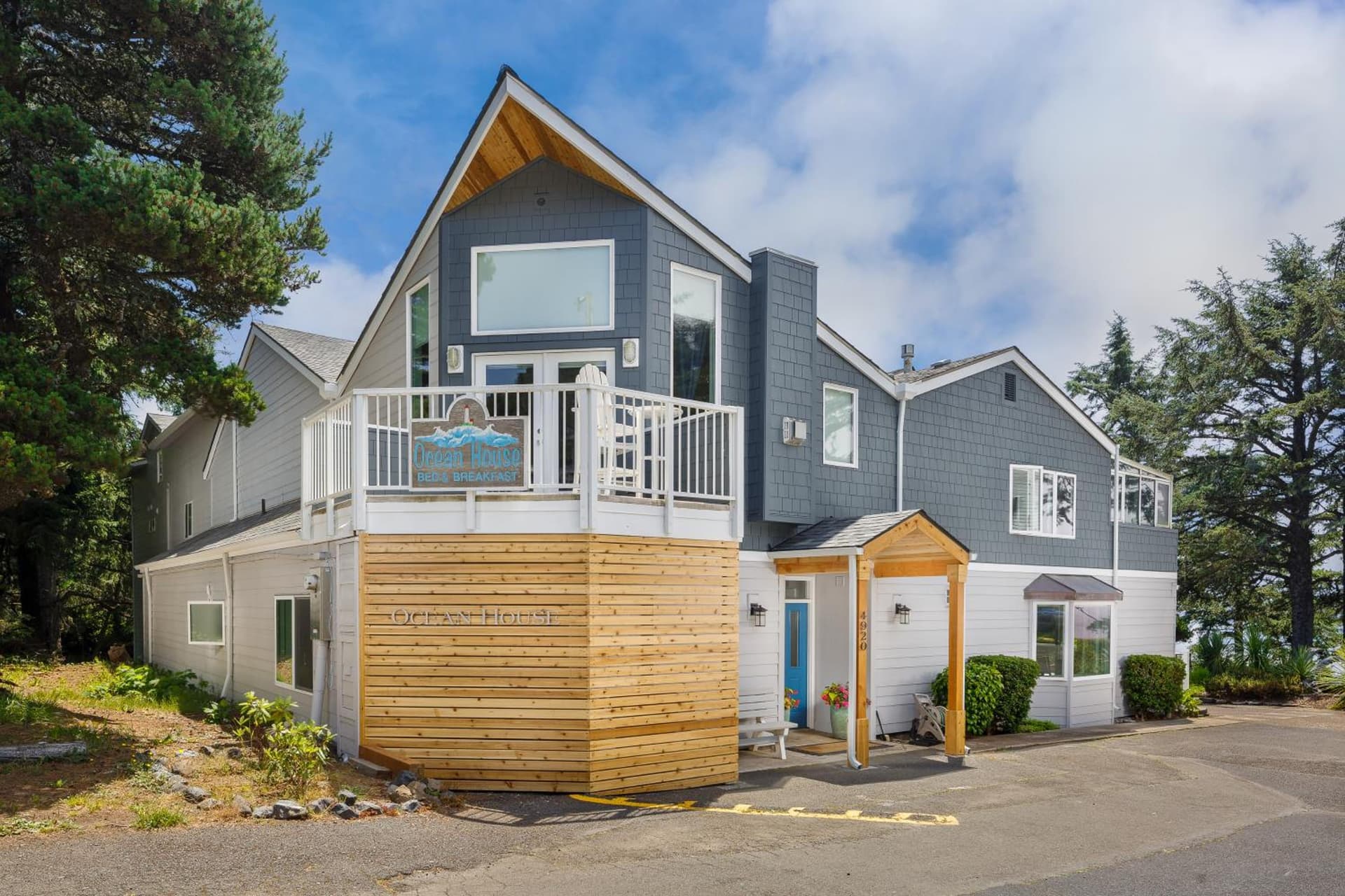 Ocean House interior in Newport, OR — gallery photo 2