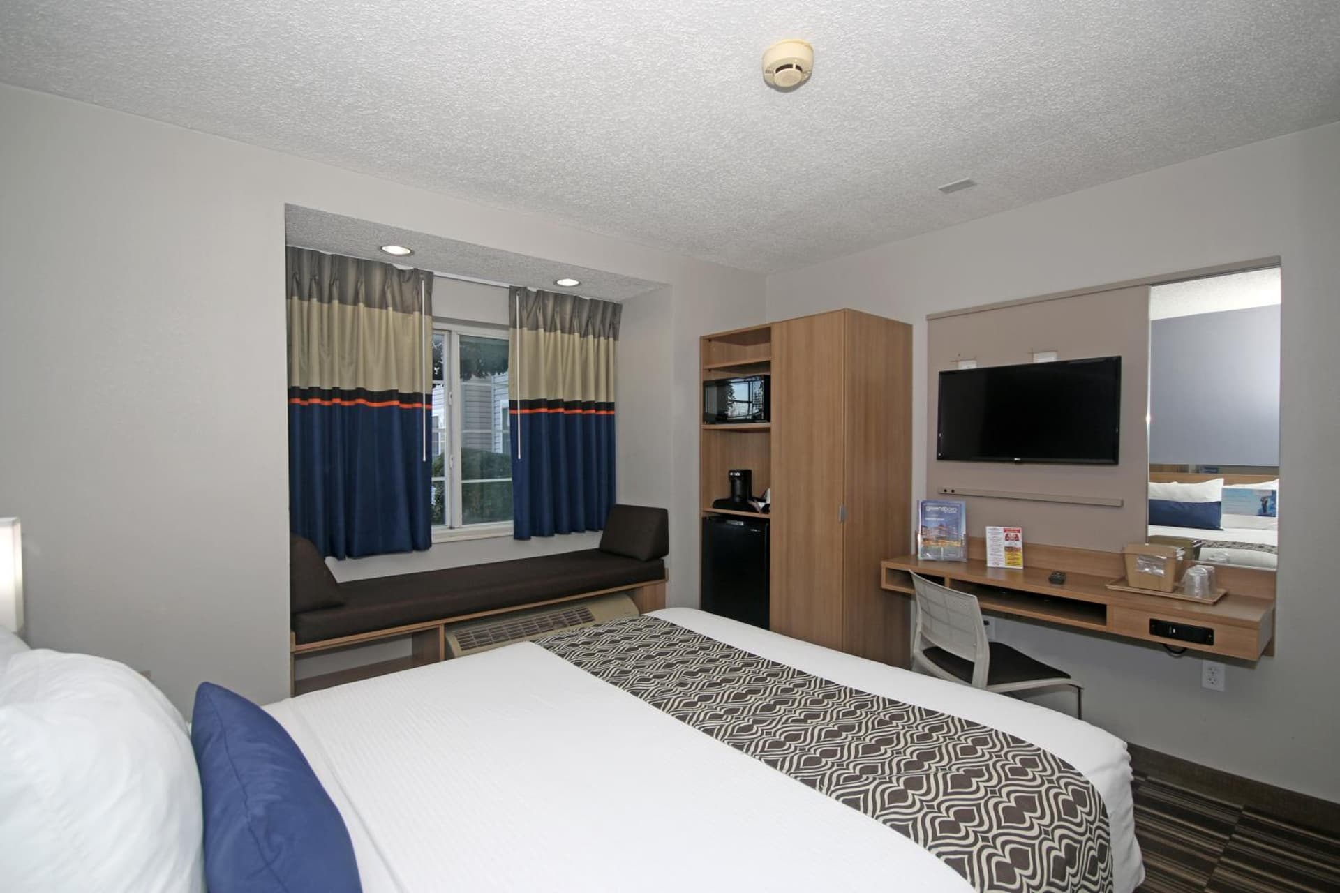 Microtel Inn by Wyndham Greensboro property views in Greensboro, NC — gallery photo 3