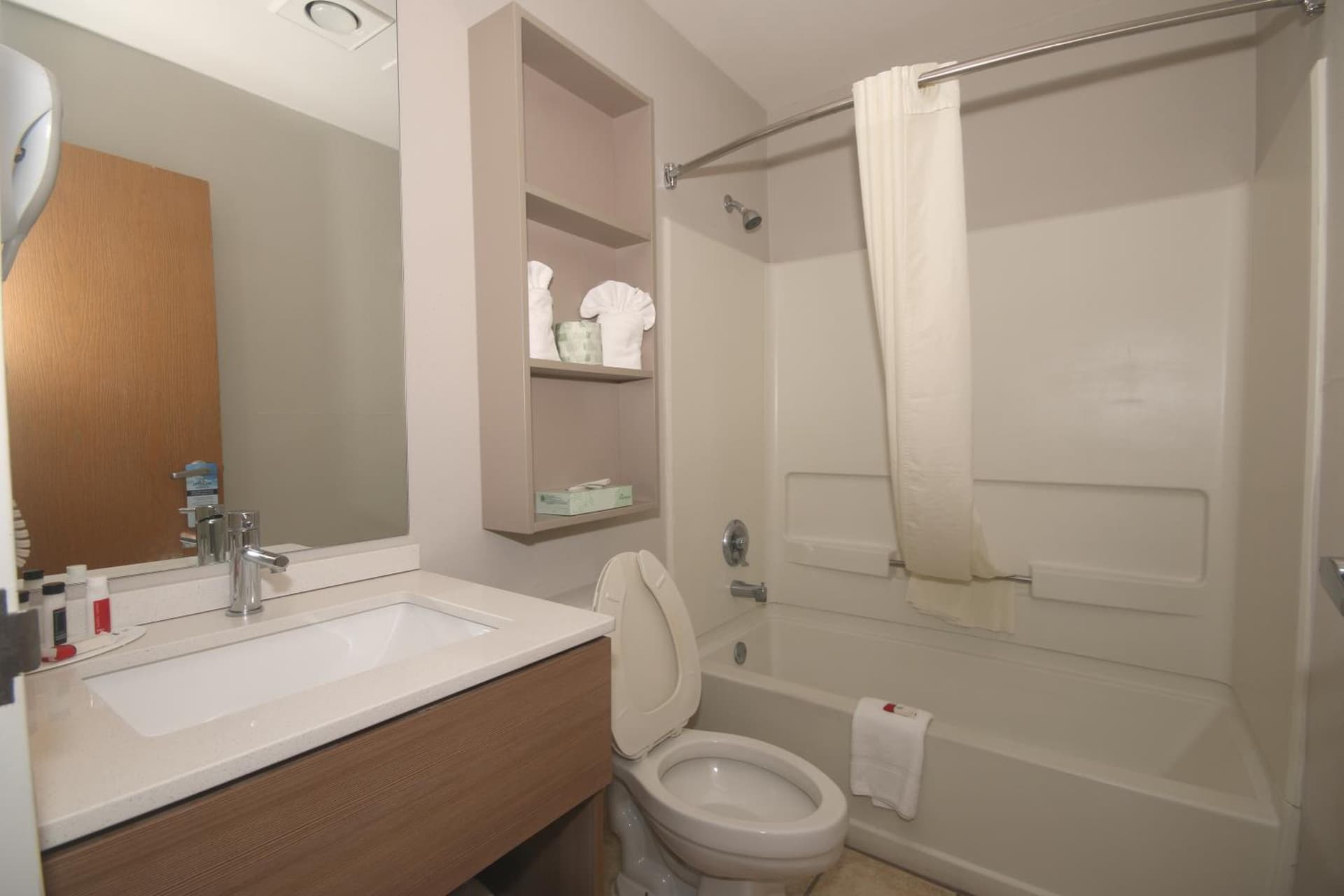 Microtel Inn by Wyndham Greensboro gallery photo in Greensboro, NC — image 11