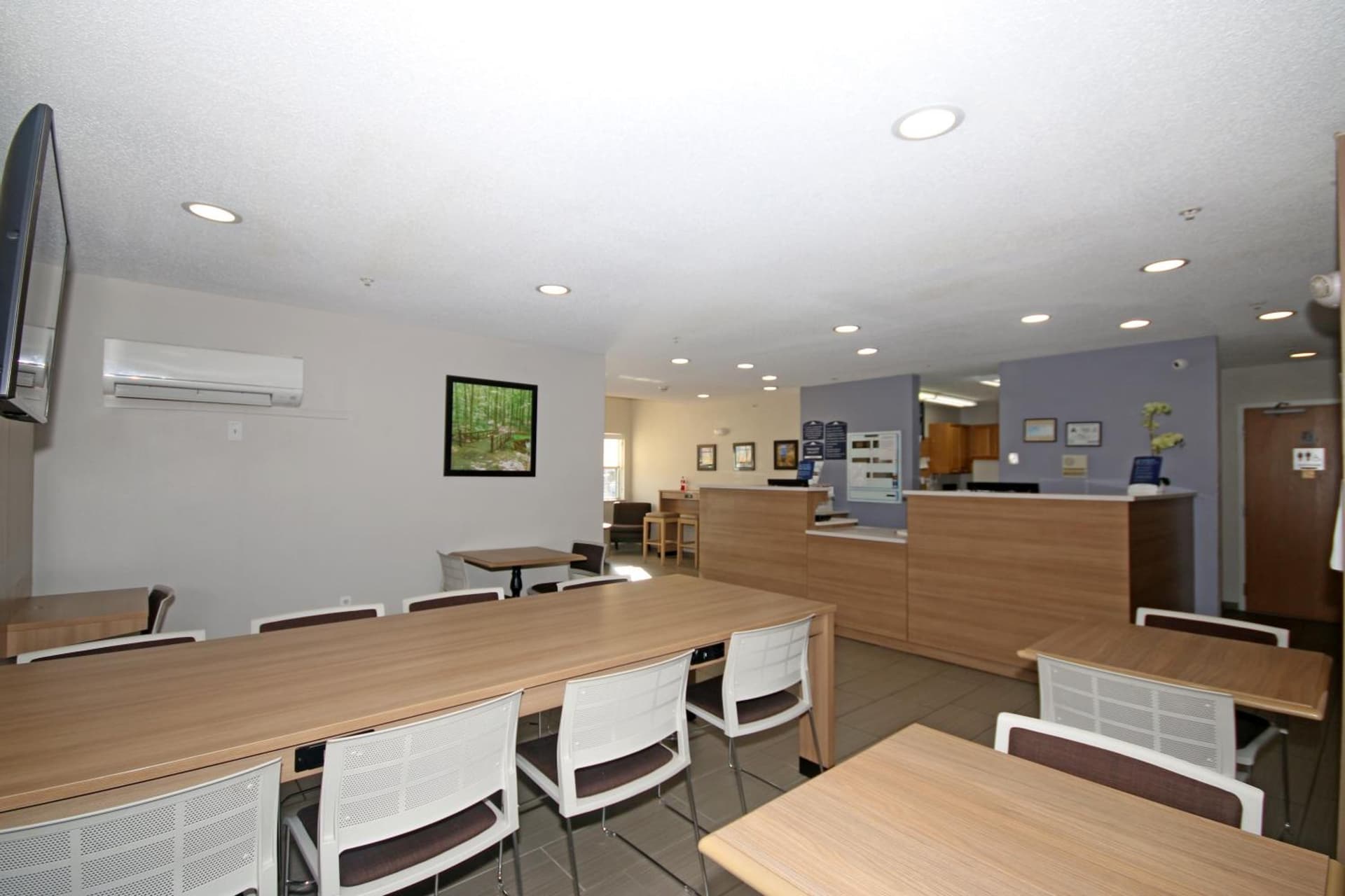 Microtel Inn by Wyndham Greensboro property views in Greensboro, NC — gallery photo 3