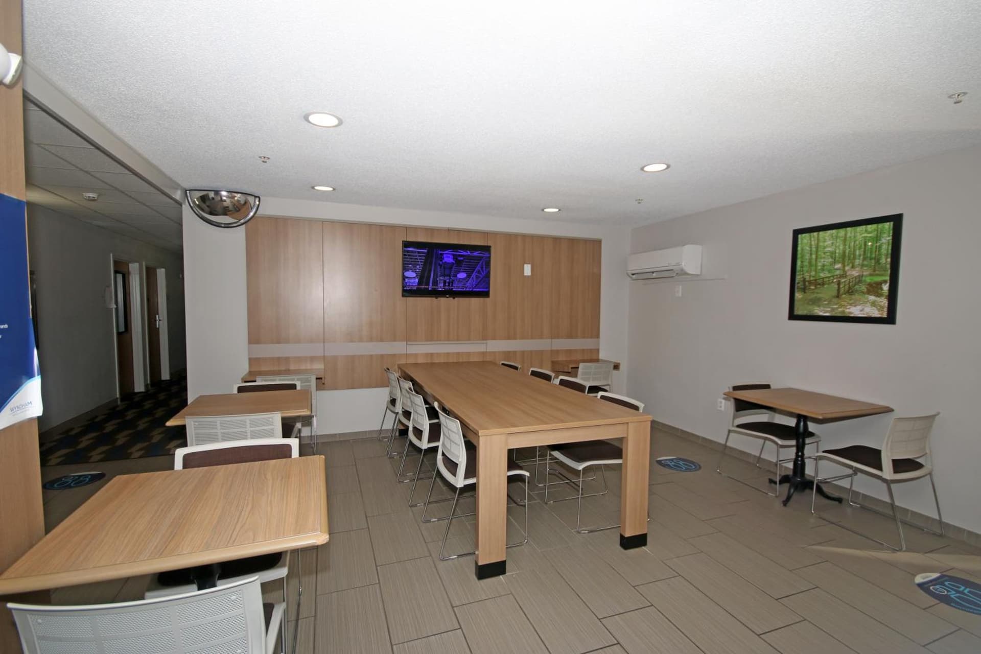 Microtel Inn by Wyndham Greensboro gallery photo in Greensboro, NC — image 12