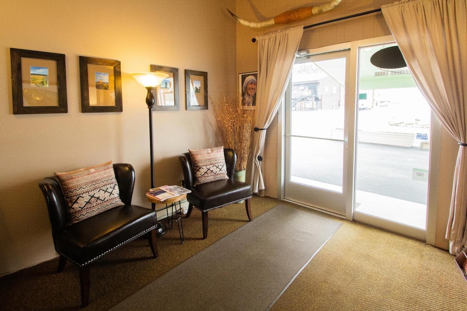 Dreamers Lodge property views in John Day, OR — gallery photo 3
