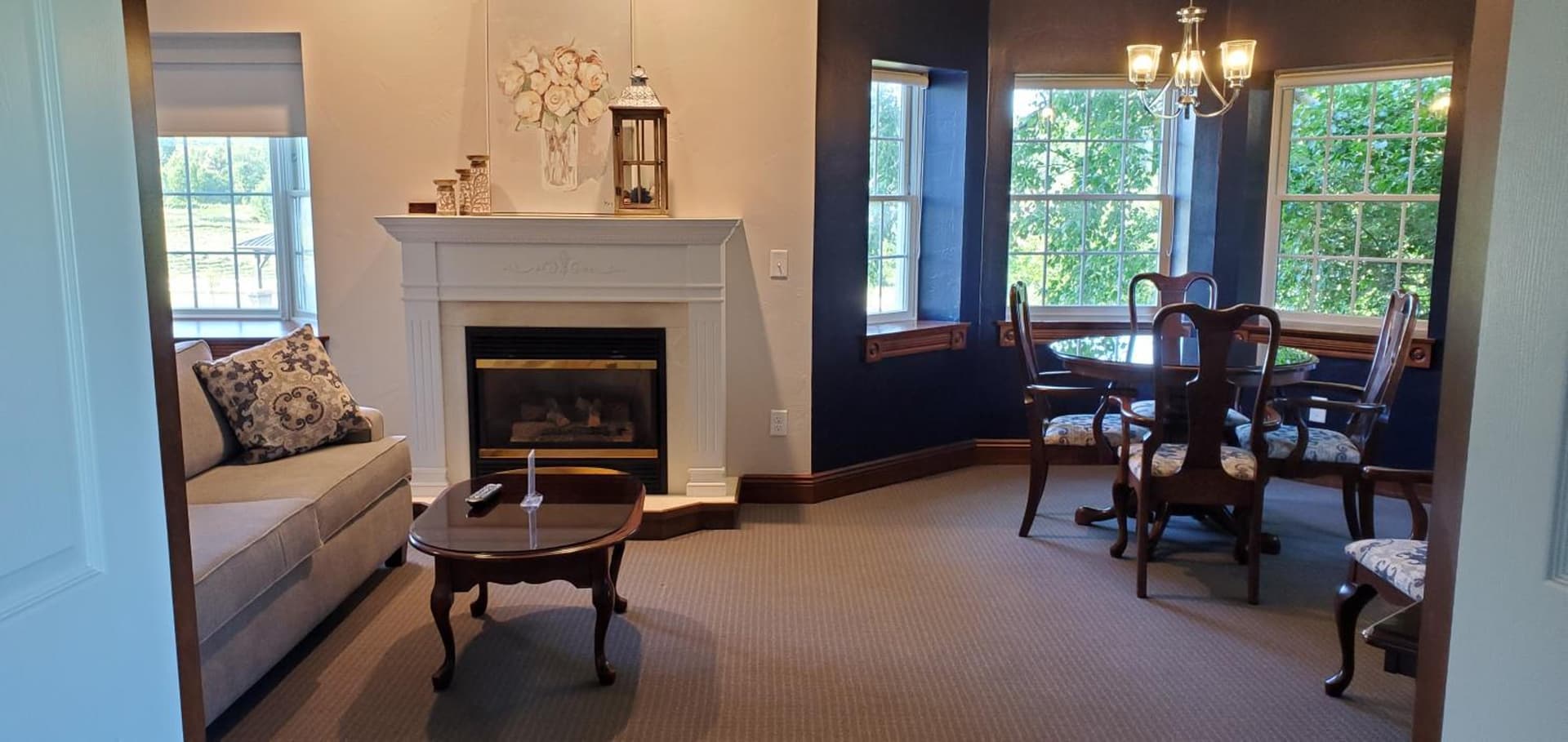 Inn at Amish Door interior in Wilmot, OH — gallery photo 2