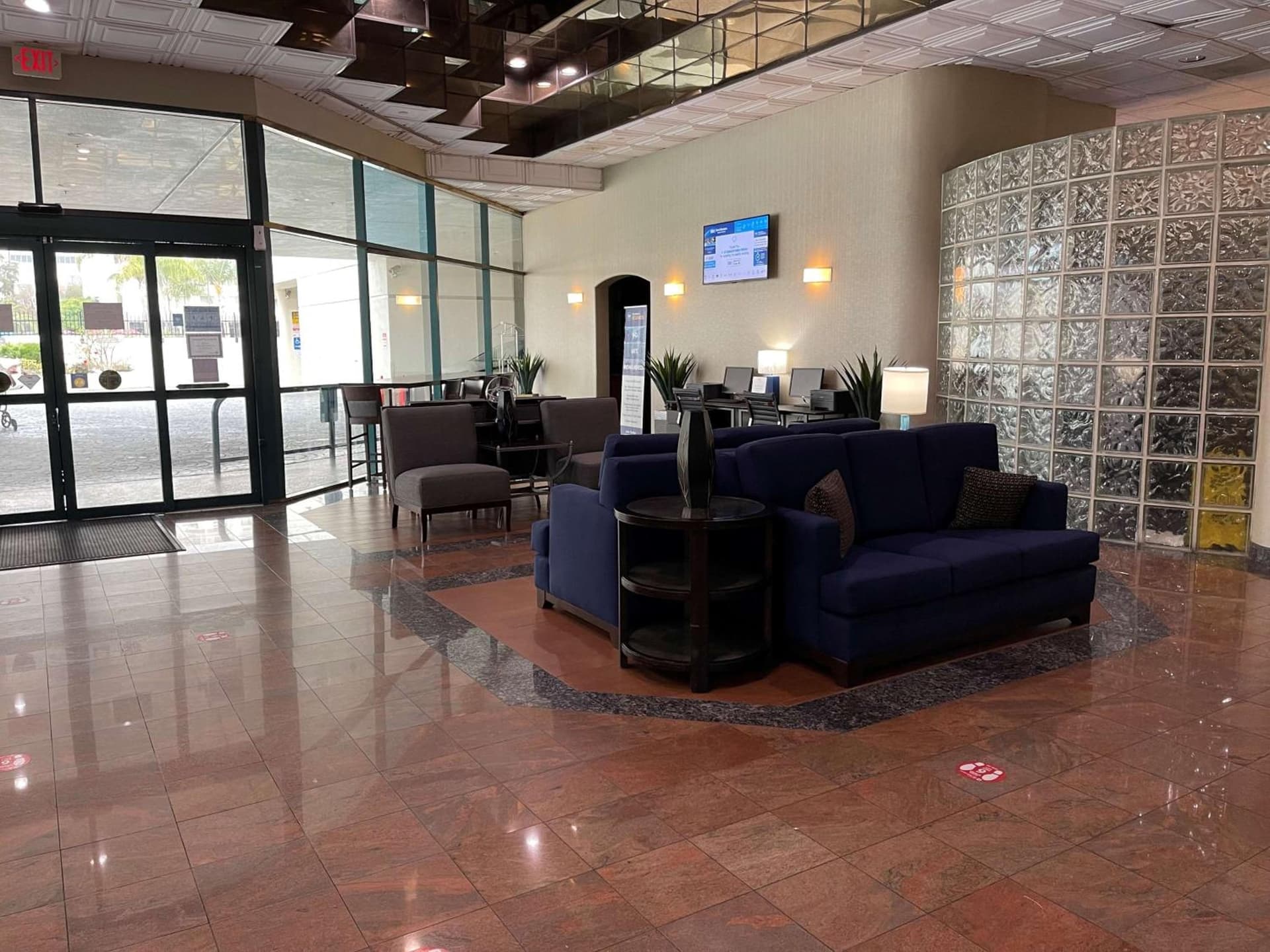 Best Western Plus Suites Hotel - LAX Airport LA Stadium gallery photo in Inglewood, CA — image 11