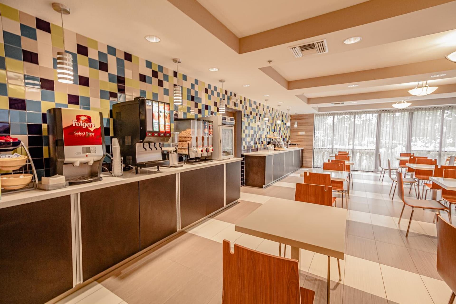 Days Inn & Suites by Wyndham Fort Myers Near JetBlue Park gallery photo in Fort Myers, FL — image 12
