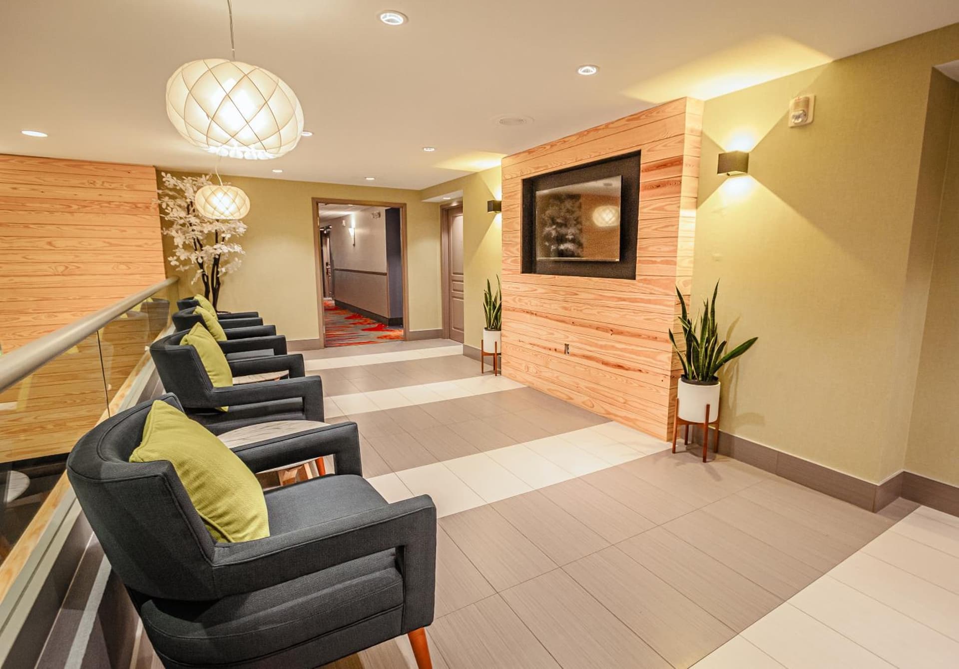 Days Inn & Suites by Wyndham Fort Myers Near JetBlue Park property views in Fort Myers, FL — gallery photo 3