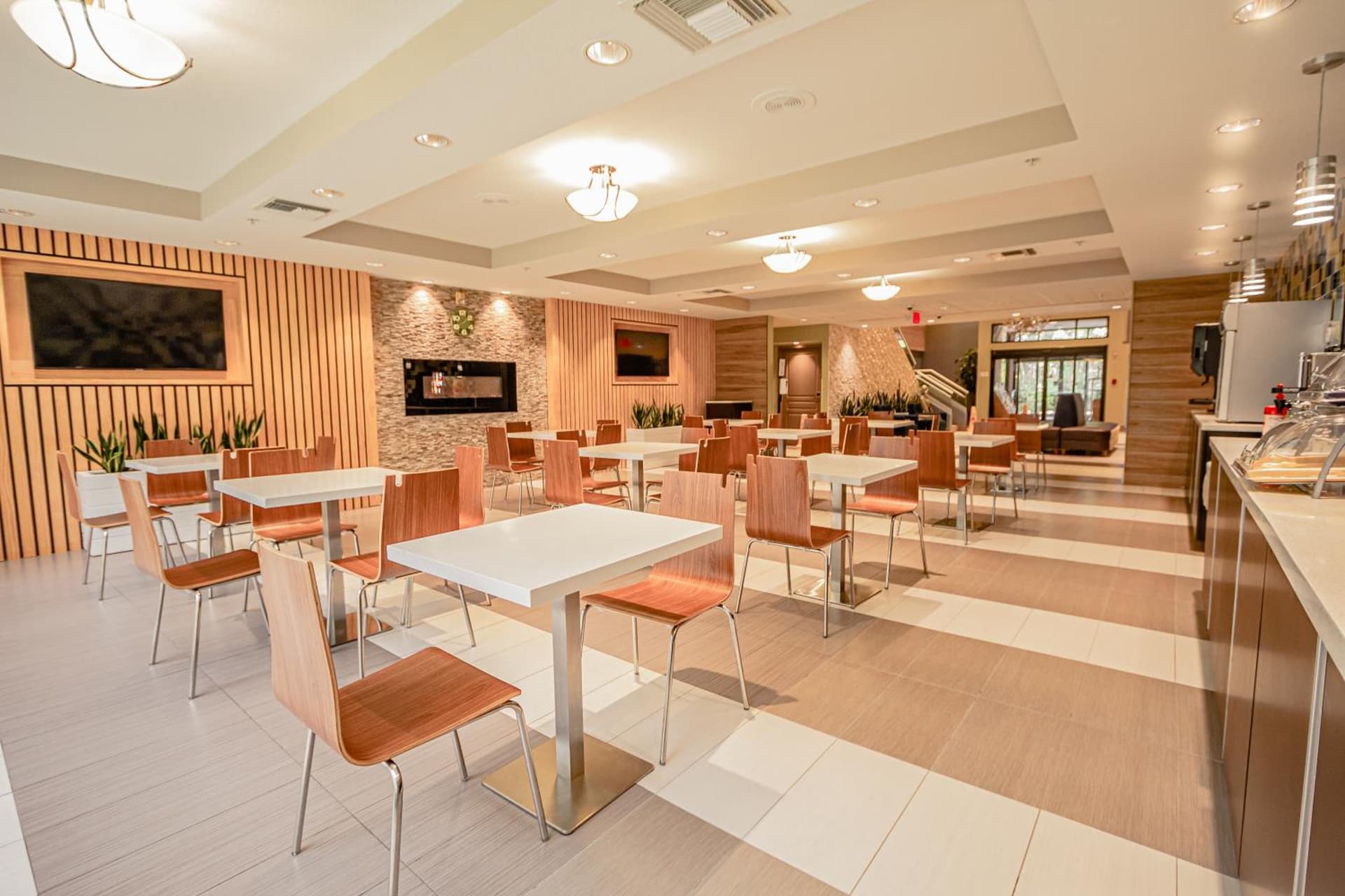 Days Inn & Suites by Wyndham Fort Myers Near JetBlue Park gallery photo in Fort Myers, FL — image 35