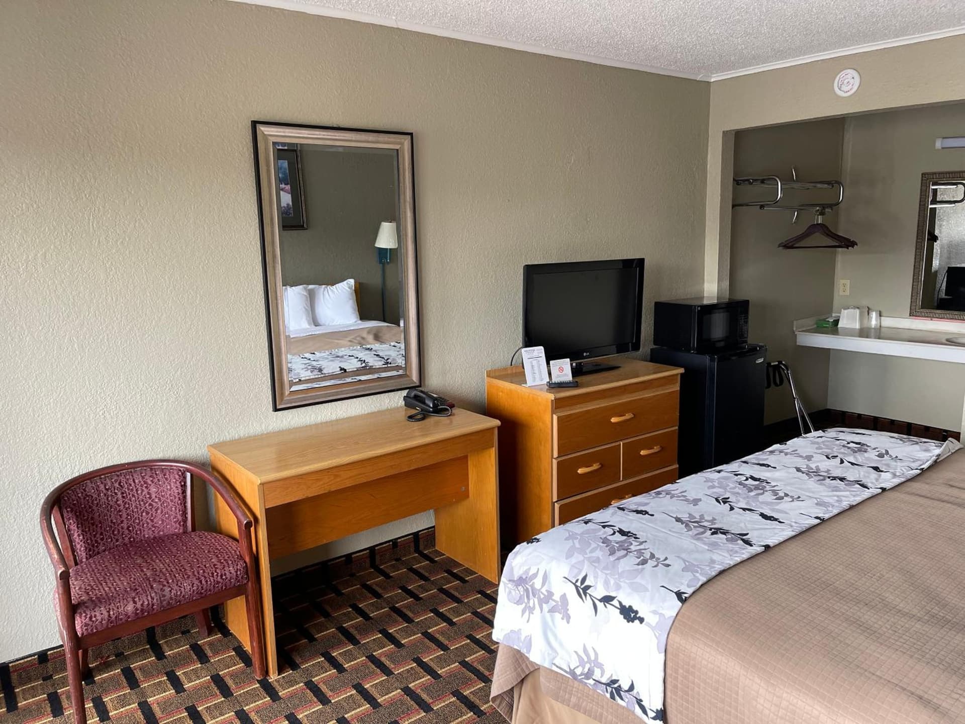 I-26 Inn gallery photo in Johnson City, TN — image 8