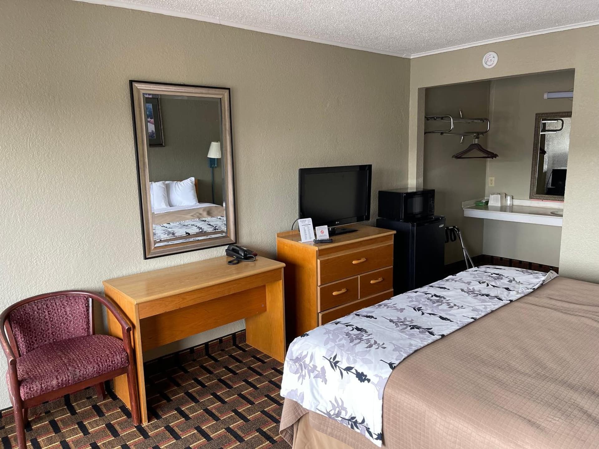 I-26 Inn gallery photo in Johnson City, TN — image 17