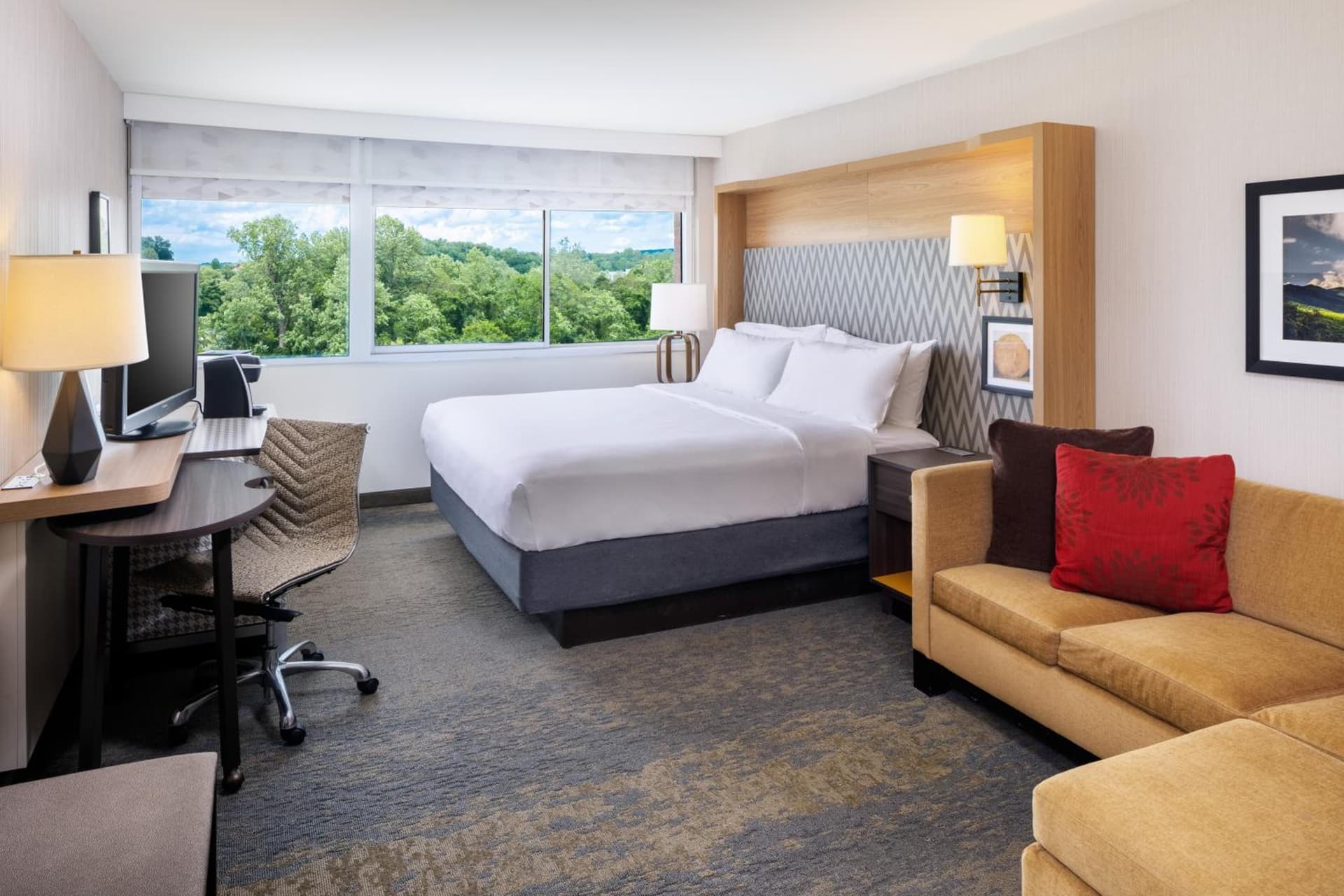 Holiday Inn Charlottesville-Monticello by IHG gallery photo in Charlottesville, VA — image 8