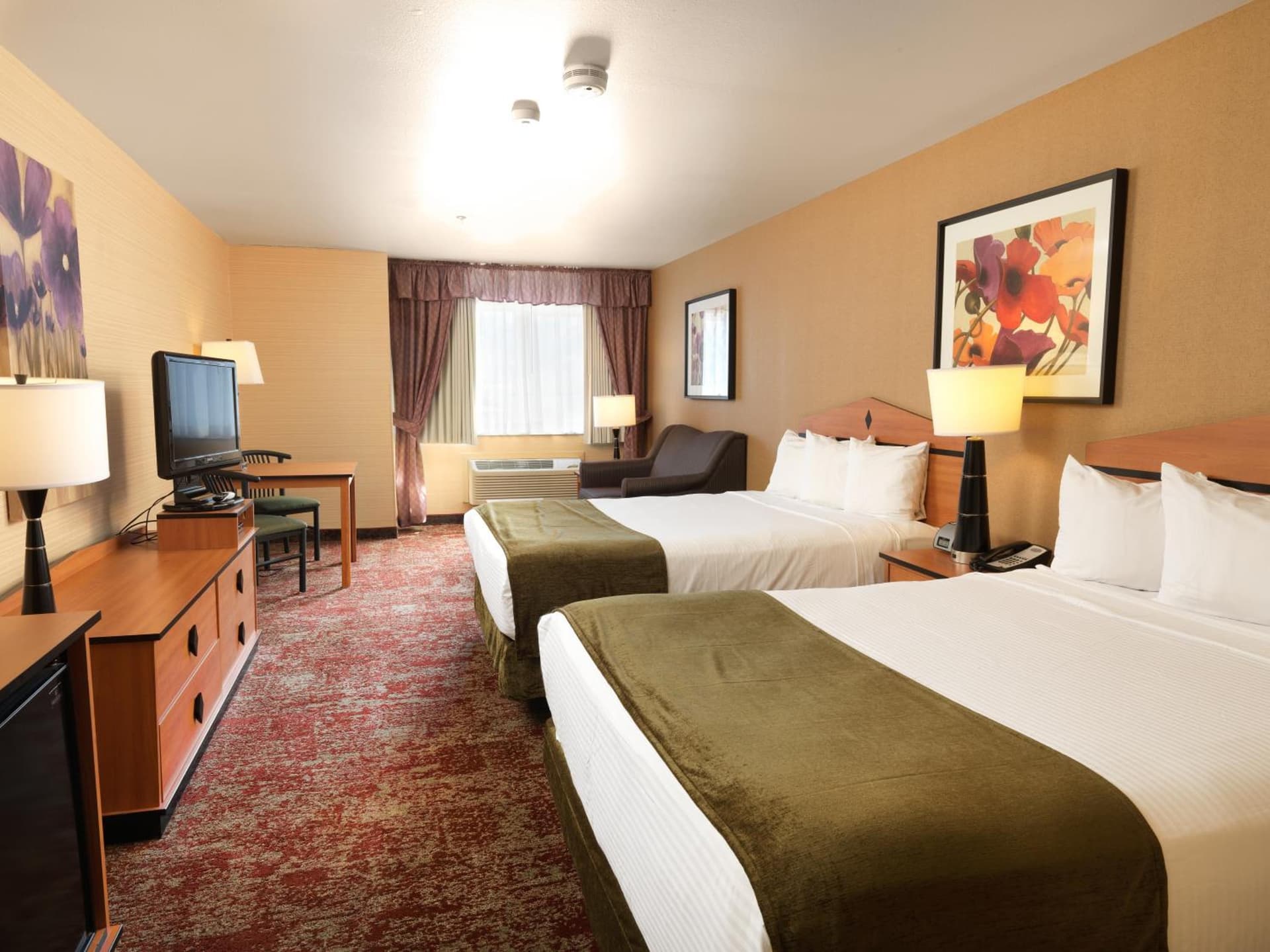 Crystal Inn Hotel & Suites - Midvalley interior in Murray, UT — gallery photo 2