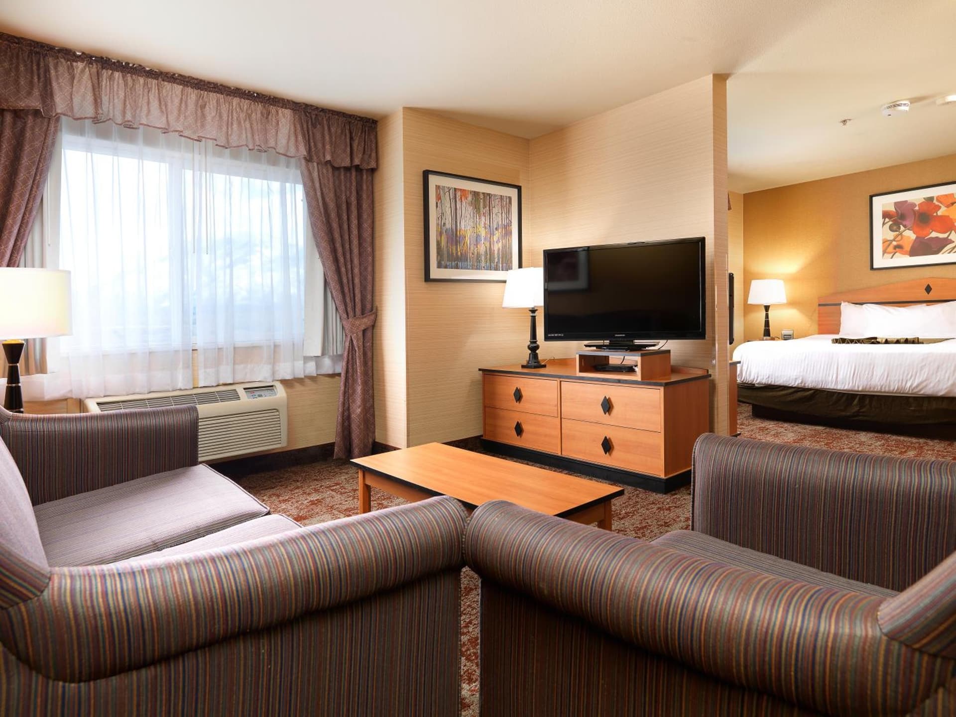 Crystal Inn Hotel & Suites - Midvalley property views in Murray, UT — gallery photo 3