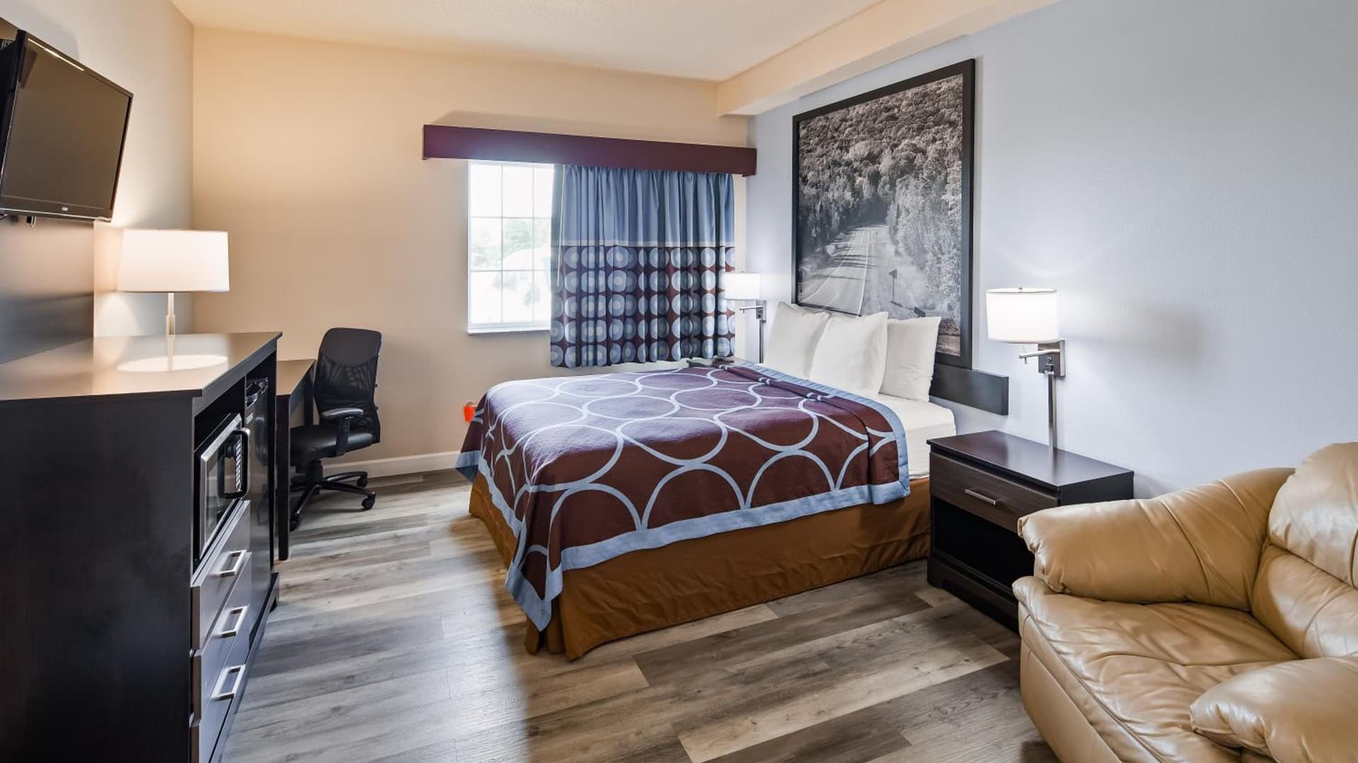 Super 8 by Wyndham Neillsville WI interior in Neillsville, WI — gallery photo 2