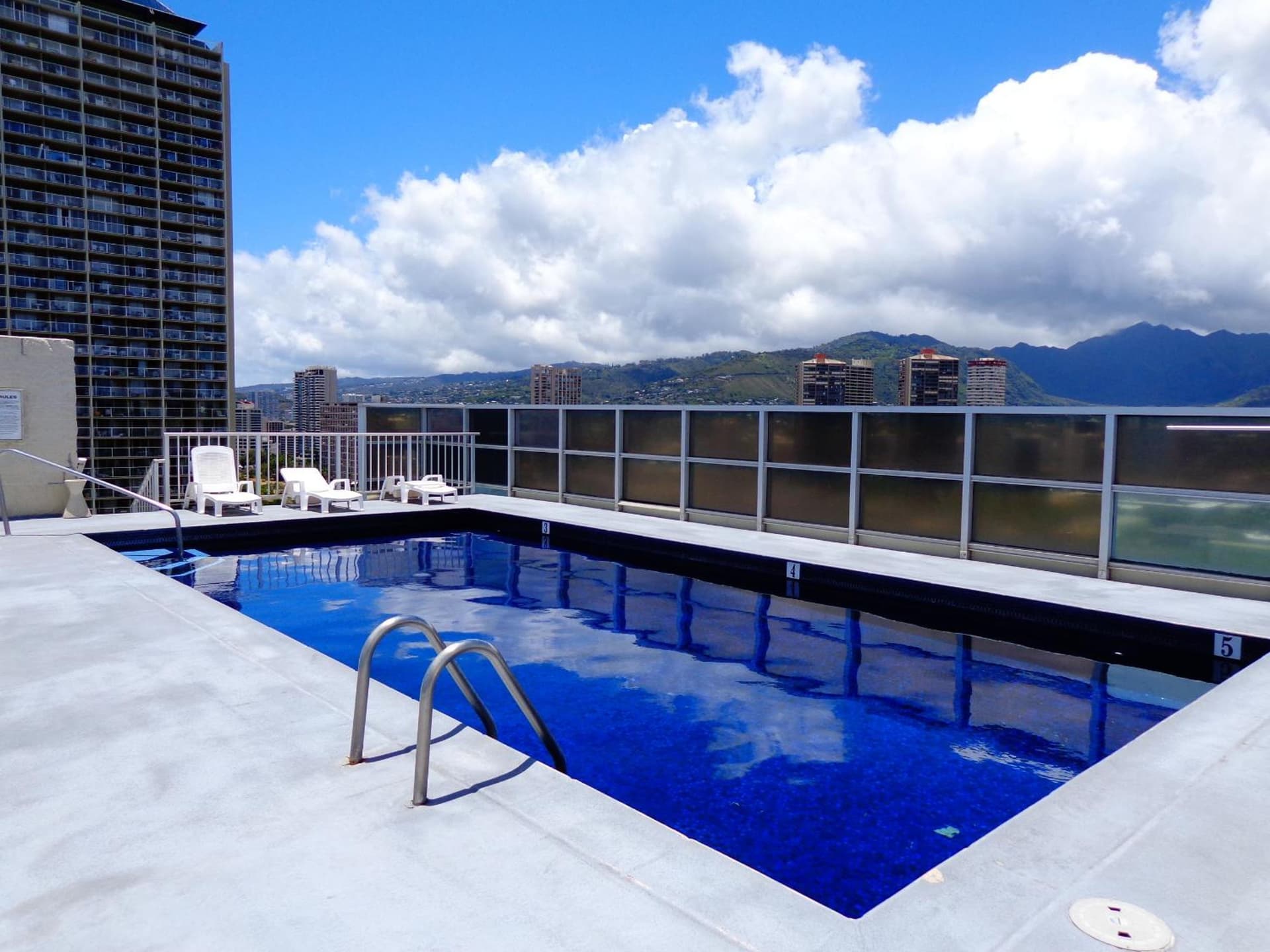 Waikiki Beach Condominiums interior in Honolulu, HI — gallery photo 2